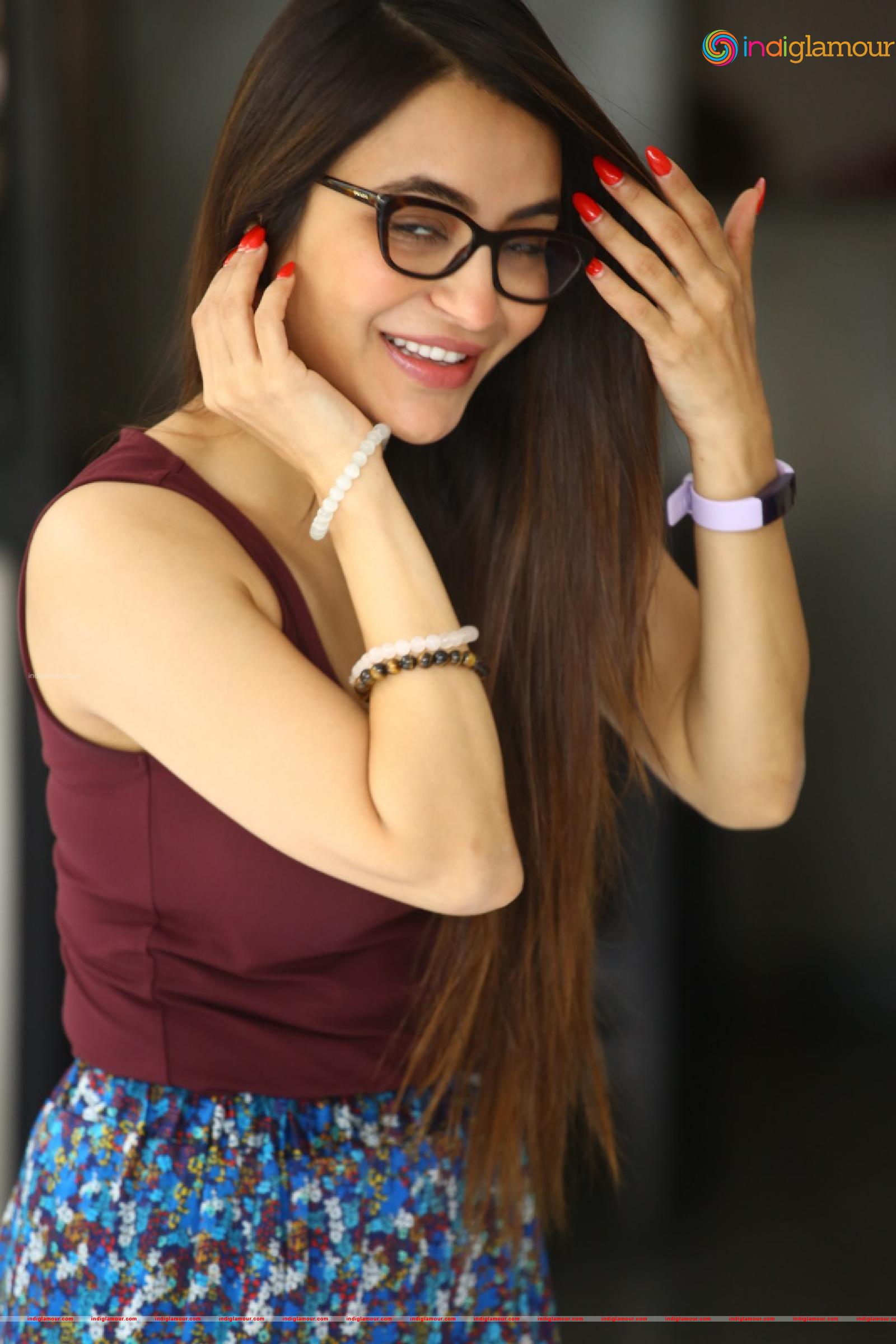 Nikkesha Actress hd photo