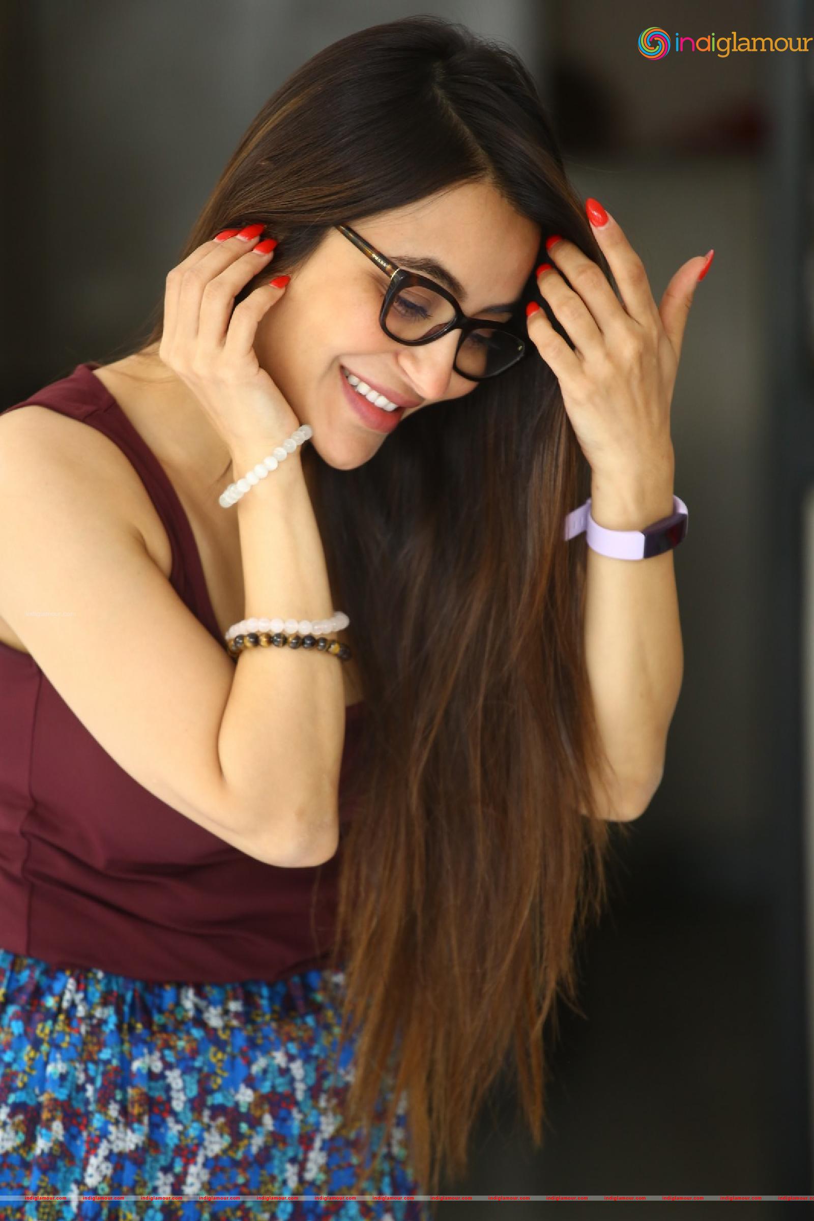 Nikkesha Actress hd photo