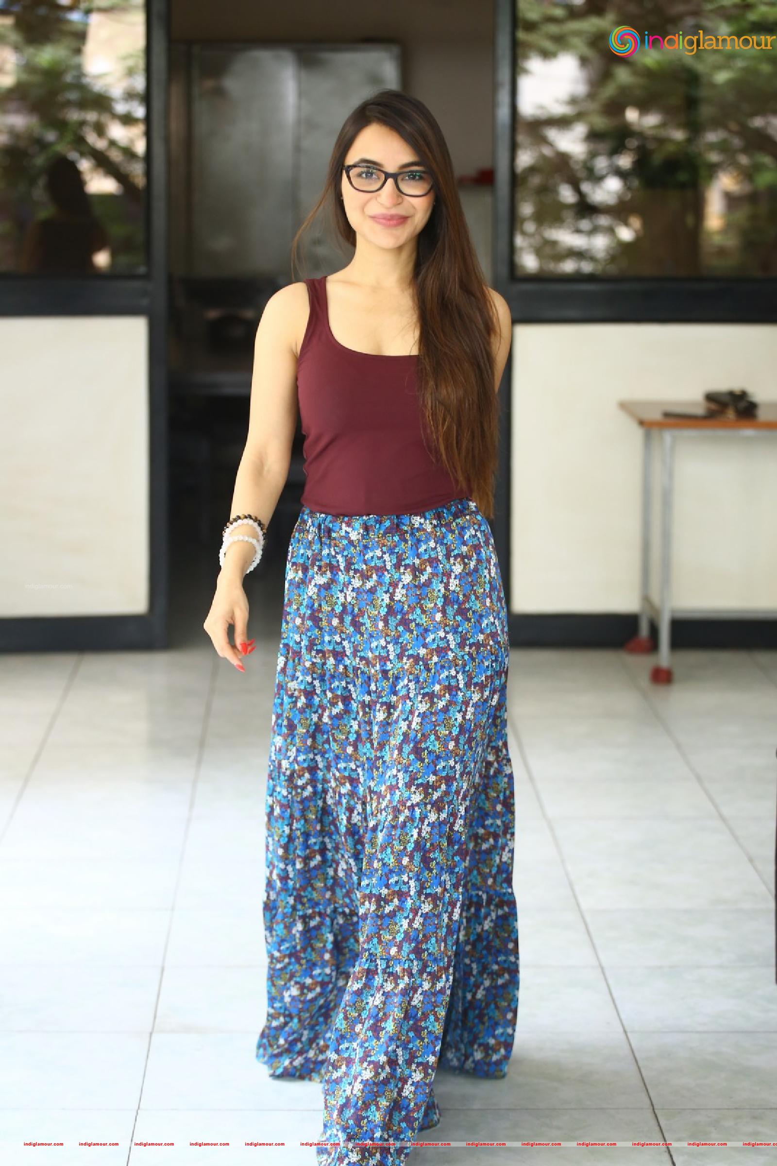 Nikkesha Actress hd photo