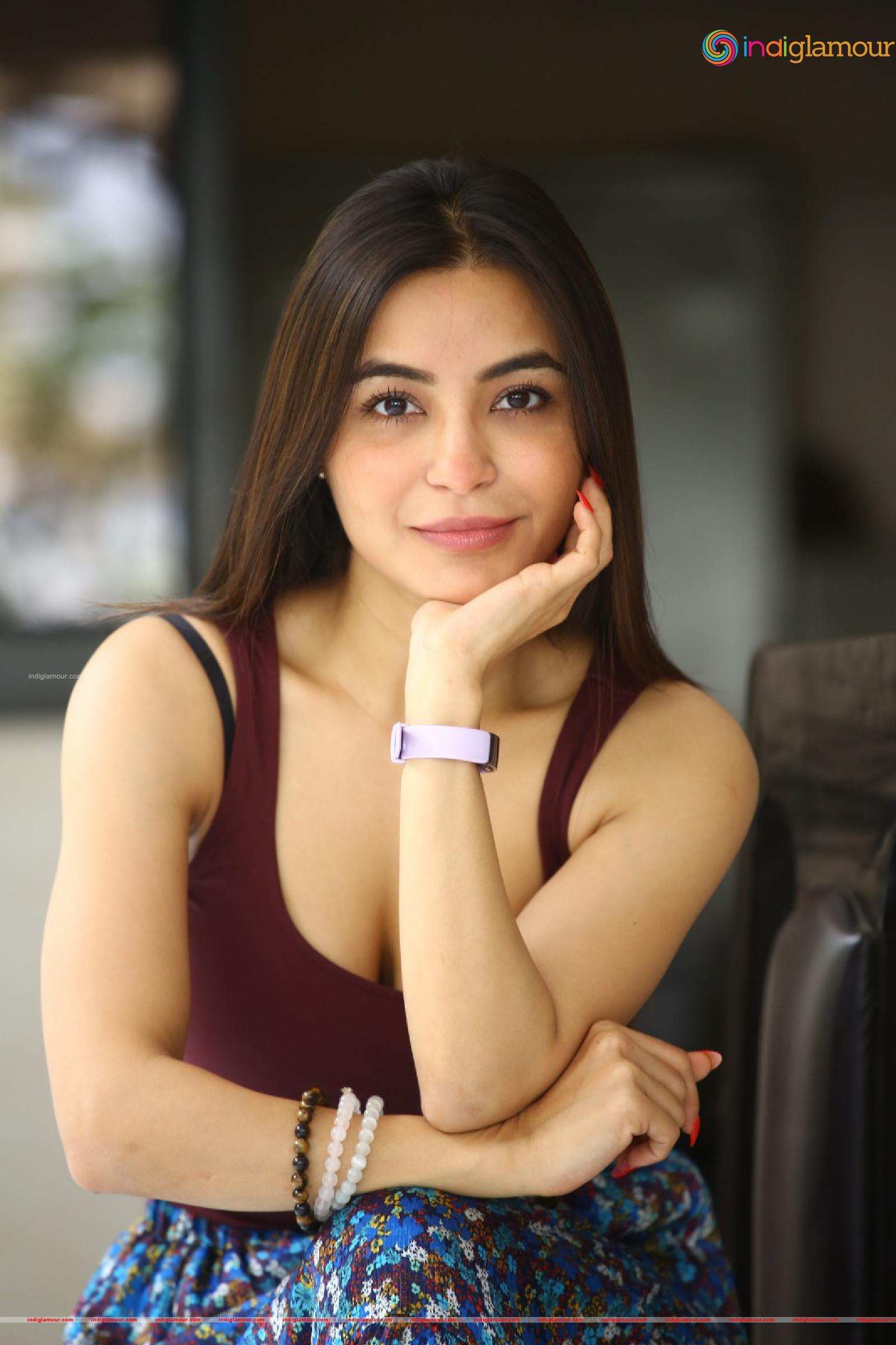 Nikkesha Actress hd photo