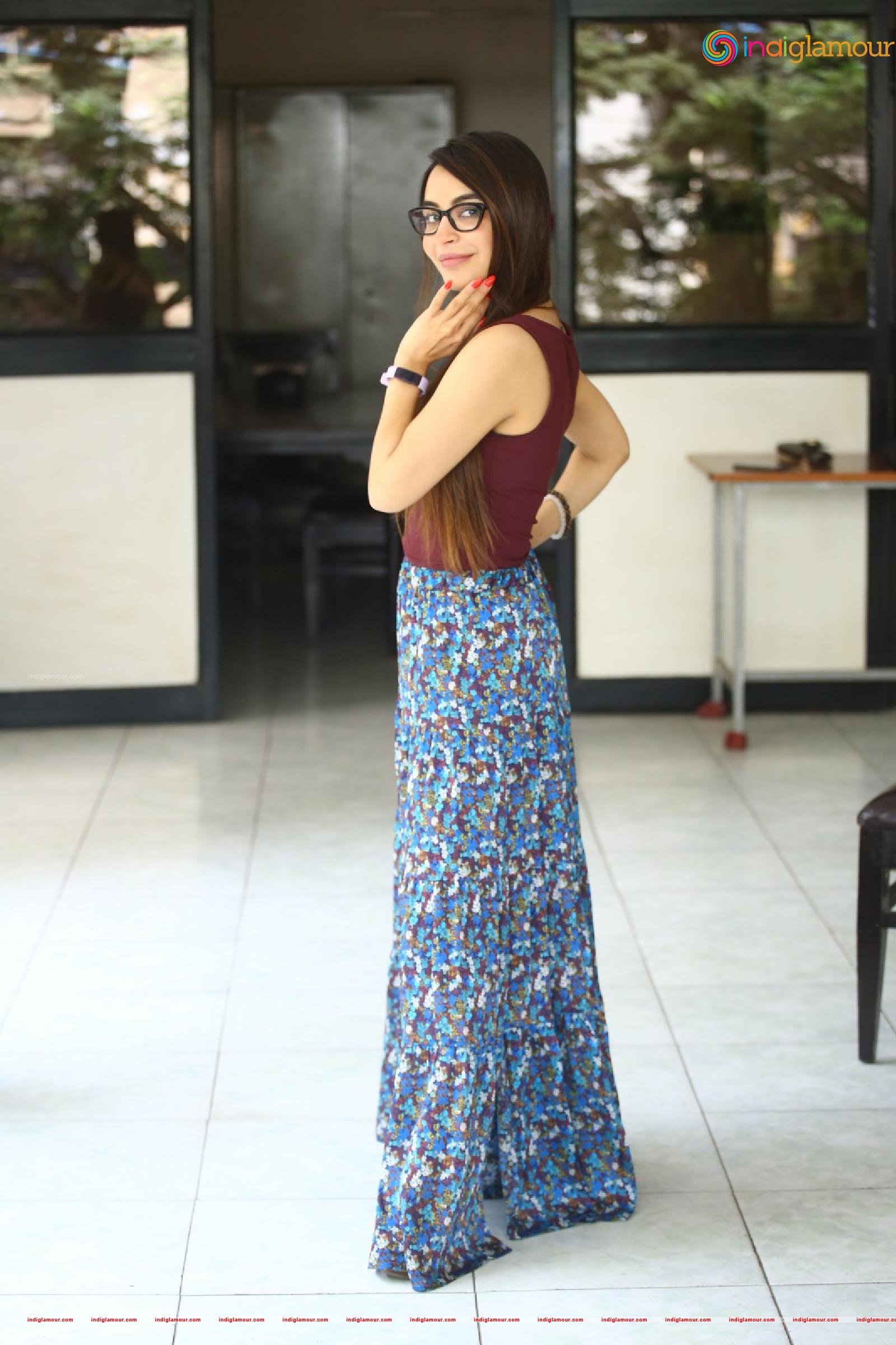 Nikkesha Actress hd photo
