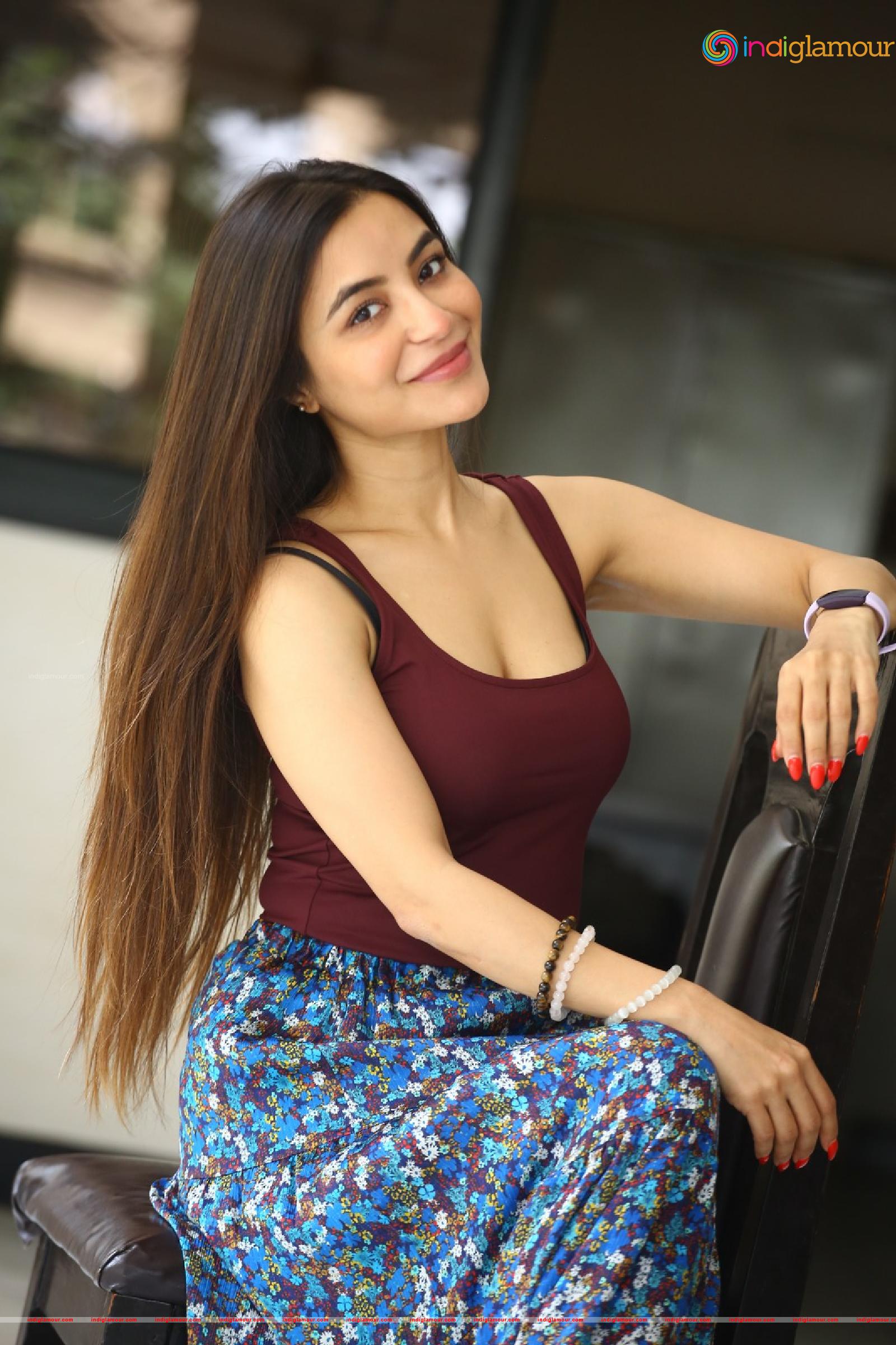 Nikkesha Actress hd photo