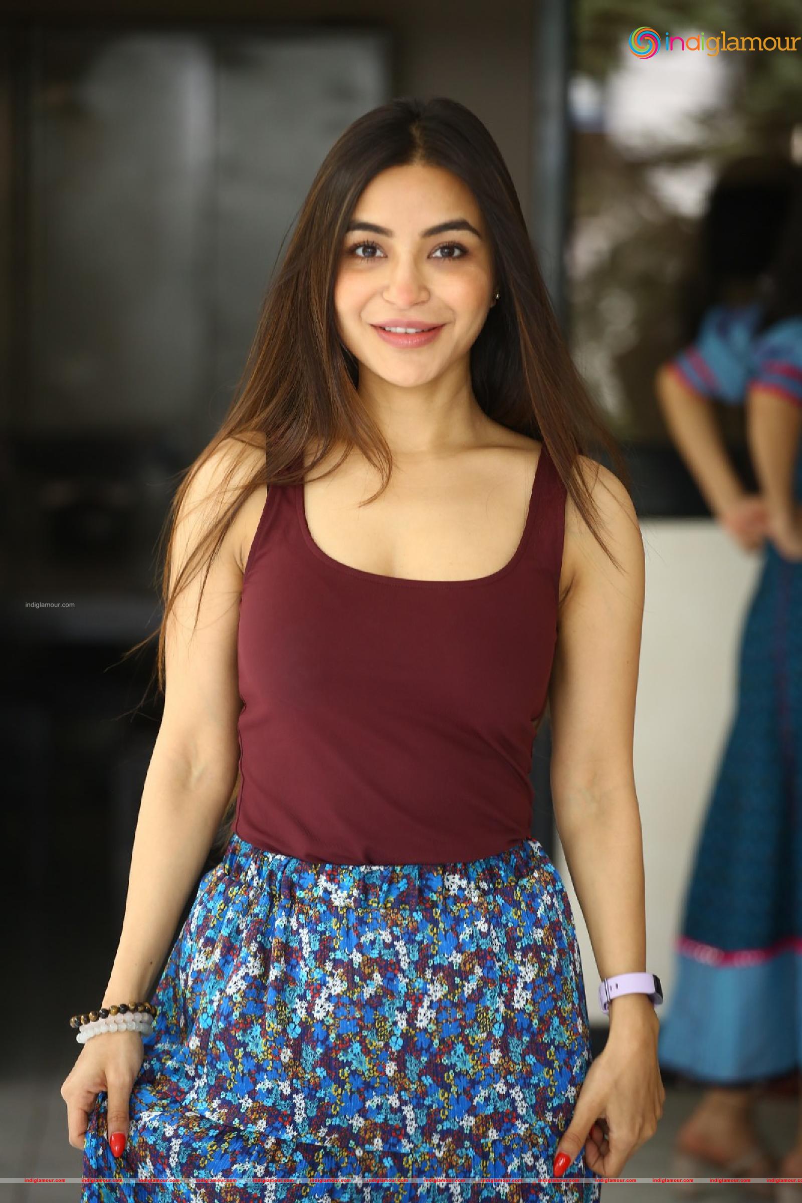 Nikkesha Actress hd photo