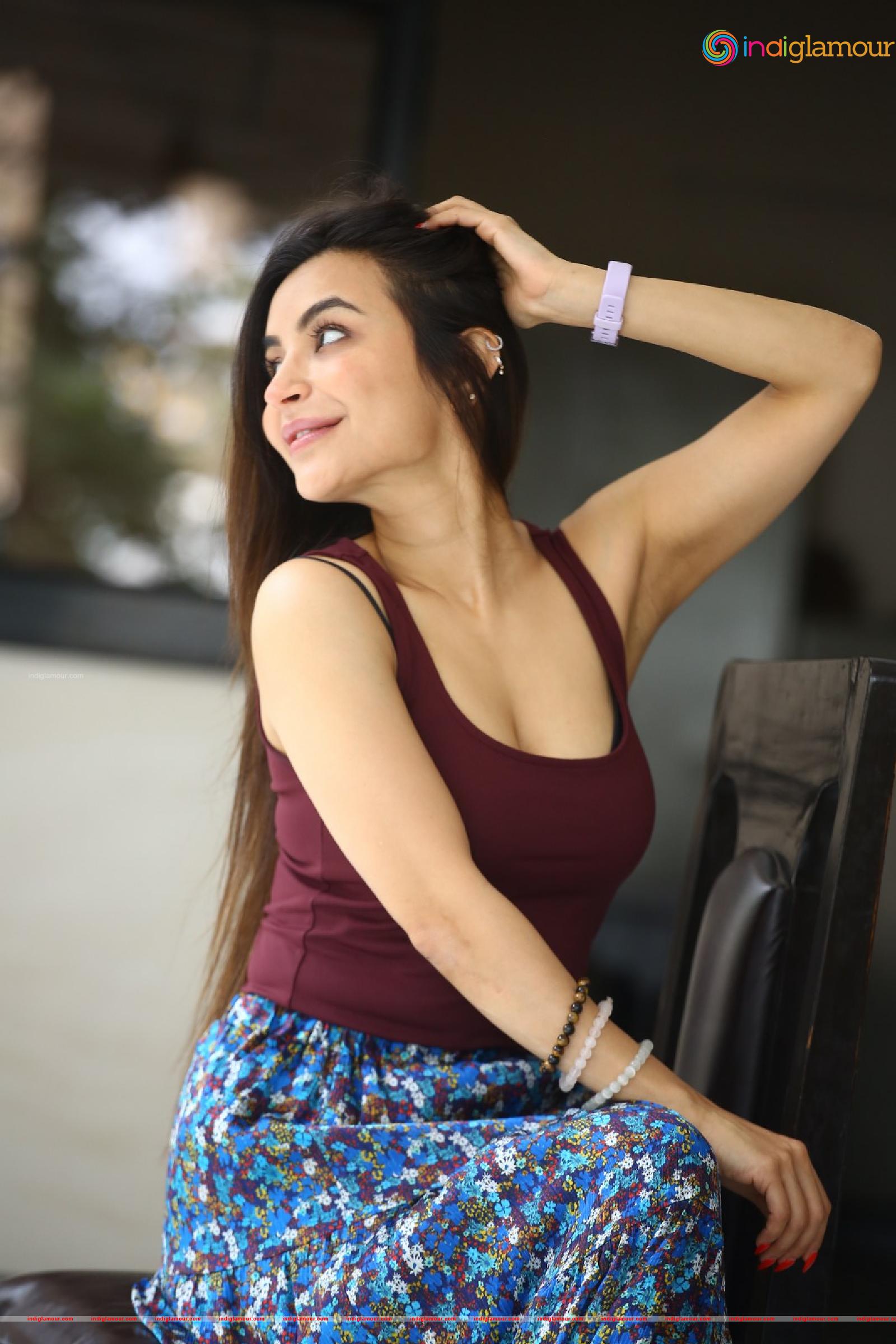 Nikkesha Actress hd photo