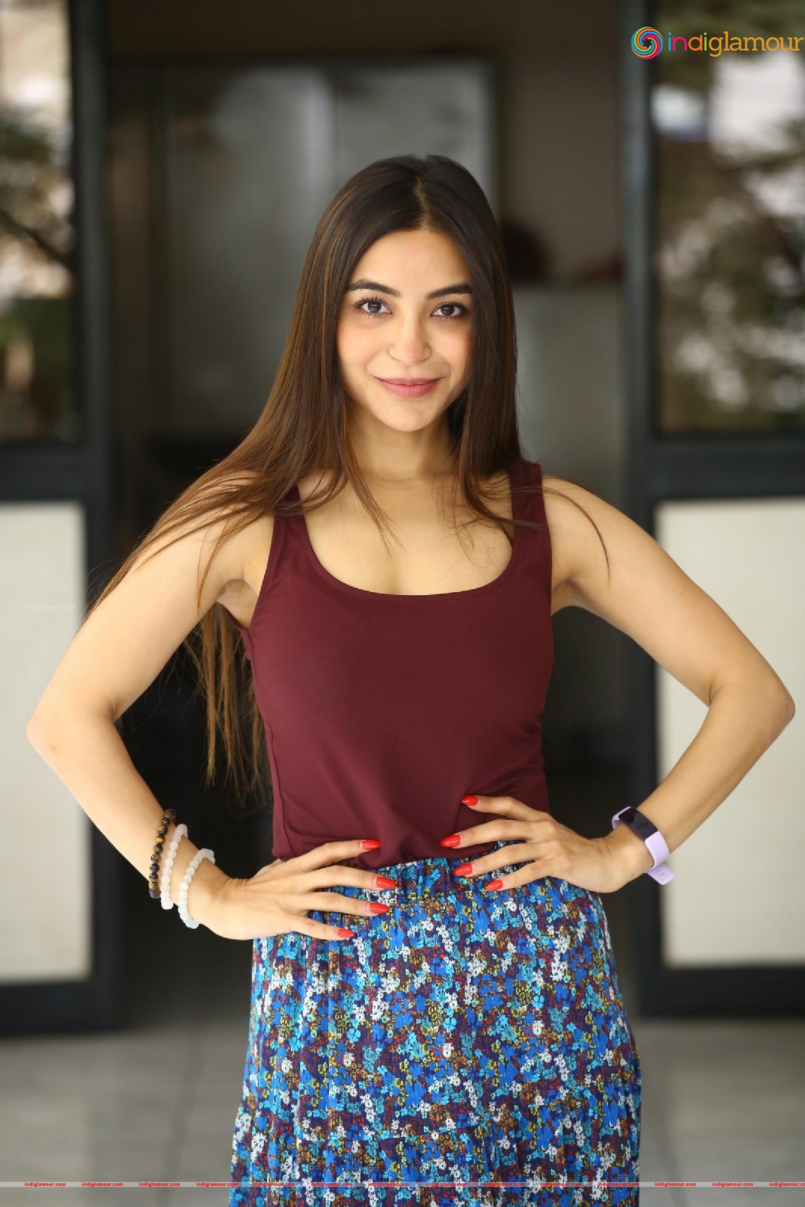 Nikkesha Actress hd photo