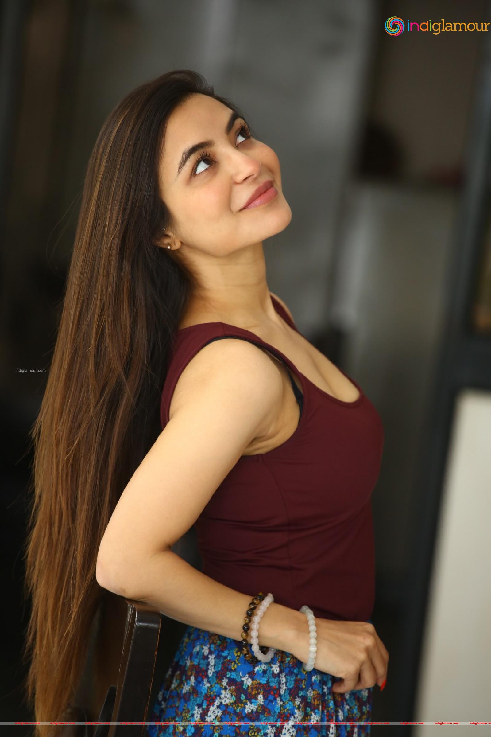 Nikkesha Actress hd photo