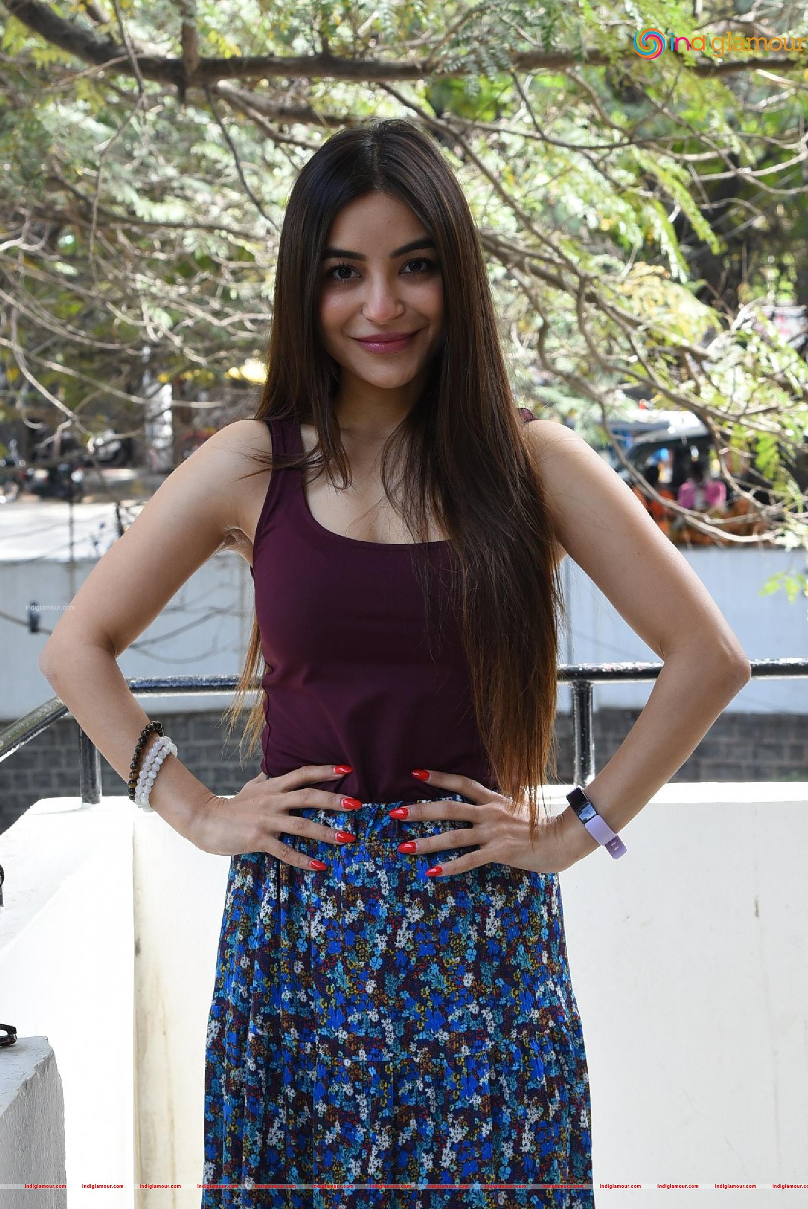 Nikkesha Actress hd photo