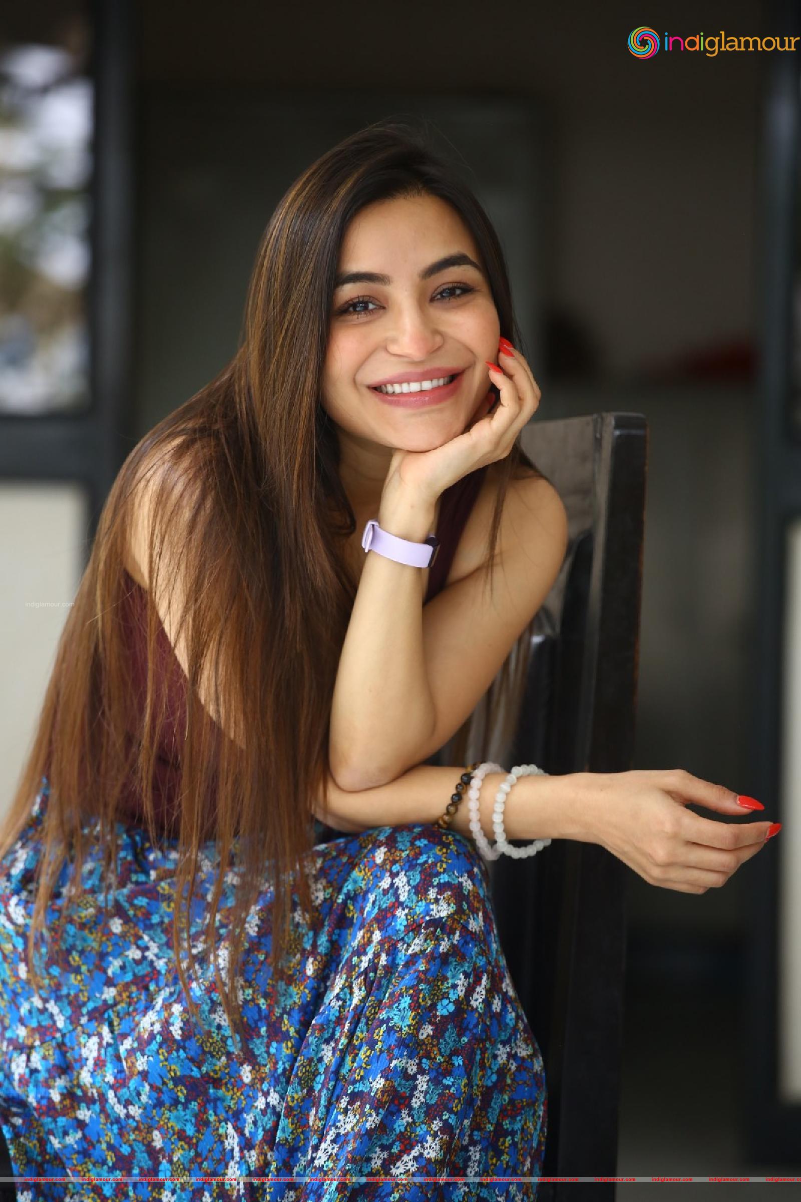 Nikkesha Actress hd photo
