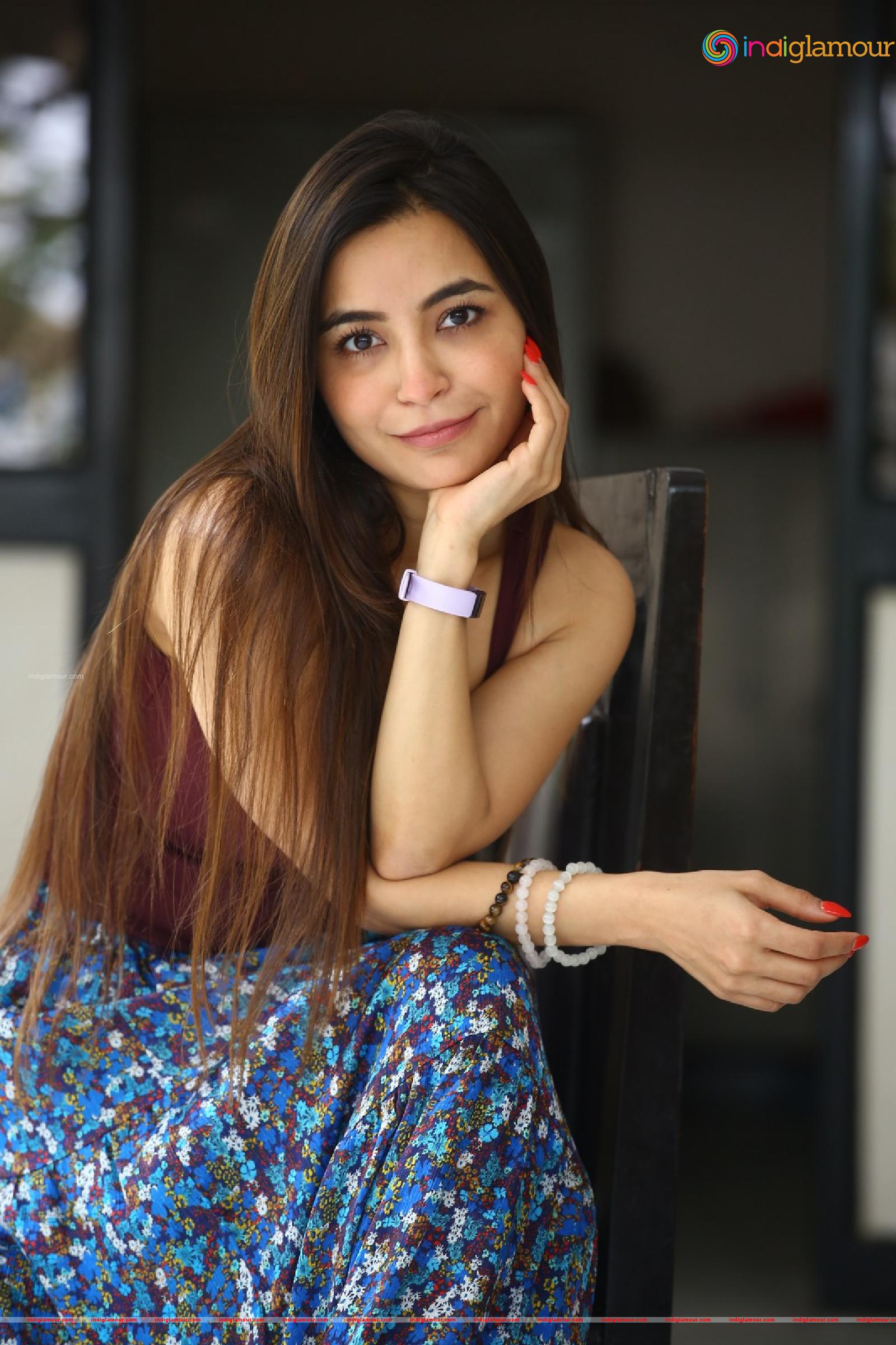 Nikkesha Actress hd photo