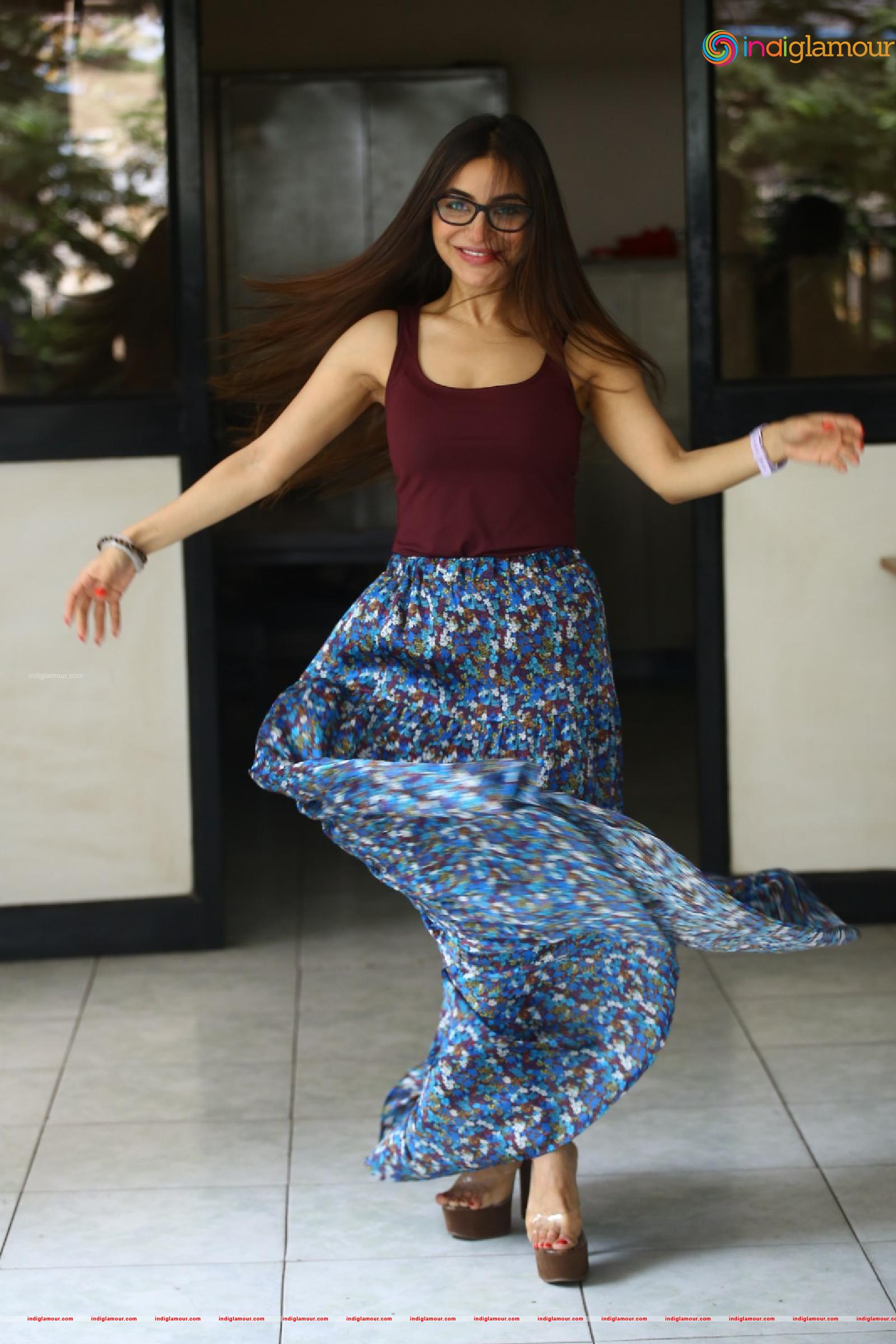 Nikkesha Actress hd photo