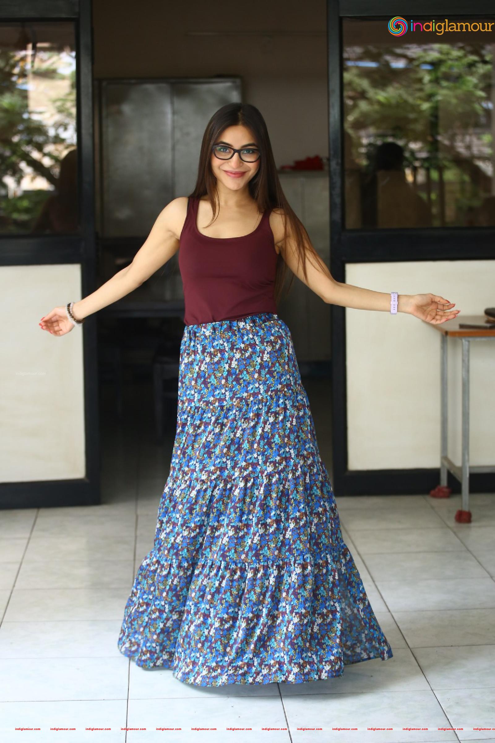 Nikkesha Actress hd photo