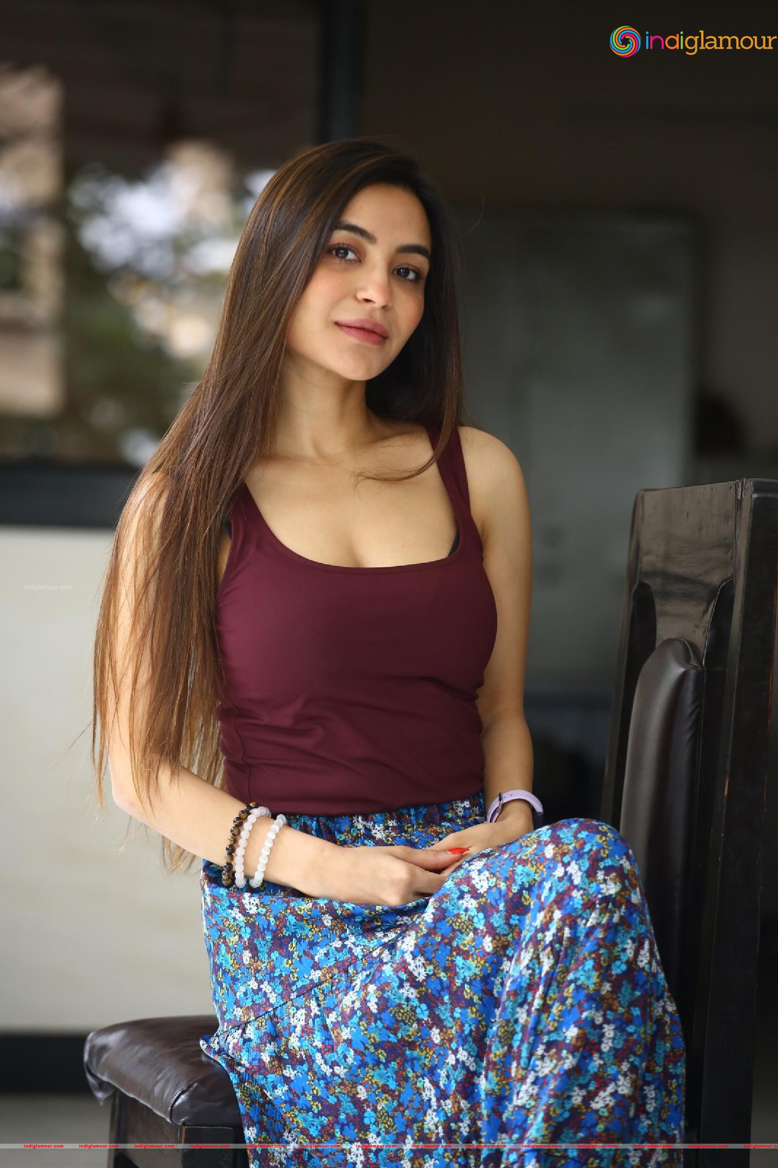 Nikkesha Actress hd photo