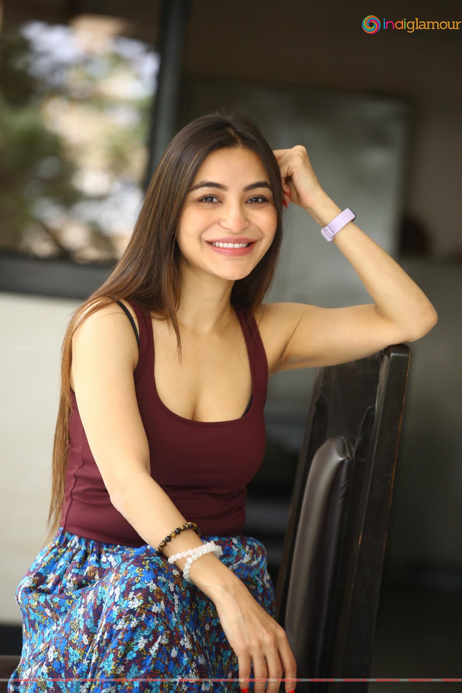 Nikkesha Actress hd photo