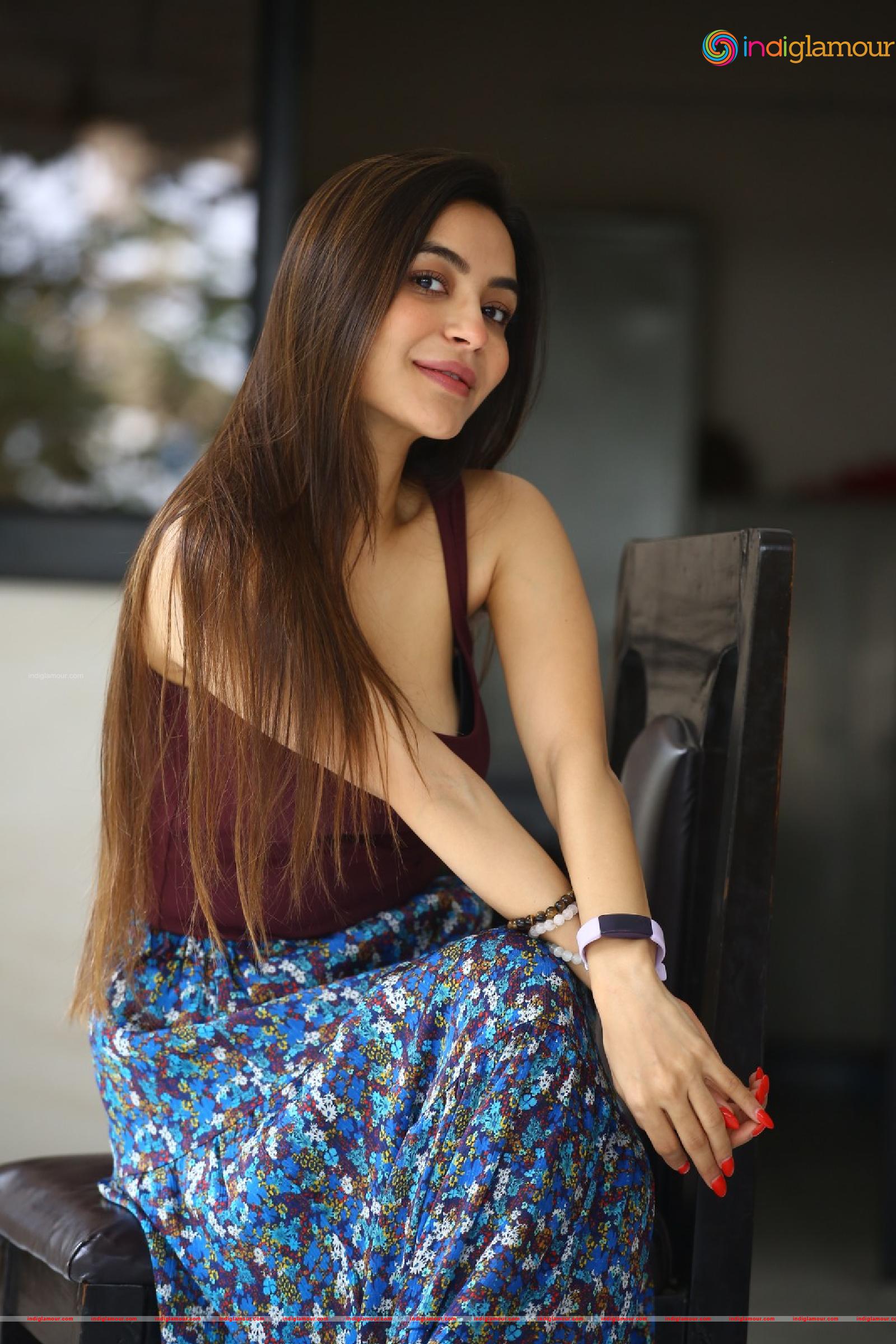 Nikkesha Actress hd photo