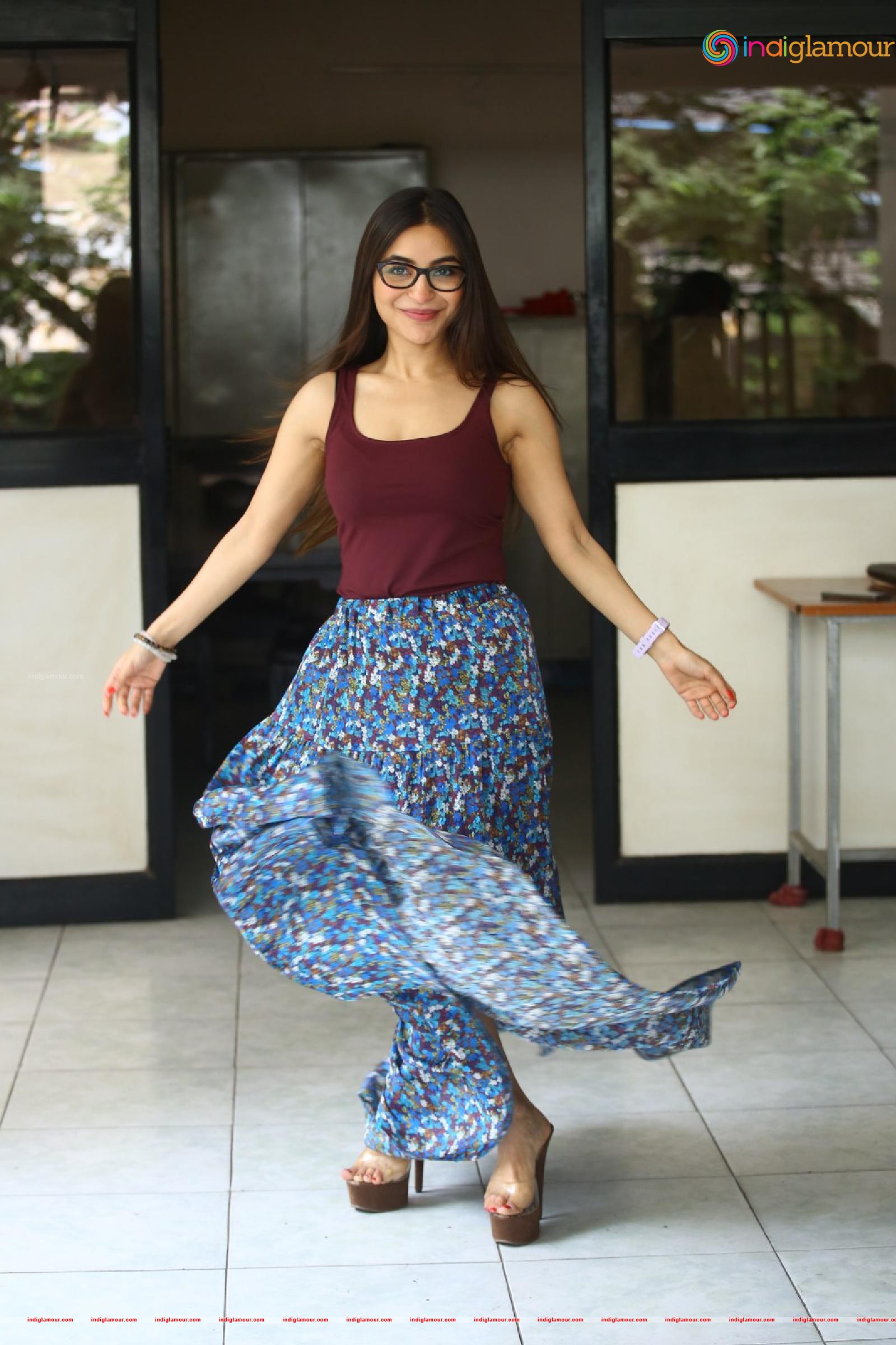 Nikkesha Actress hd photo