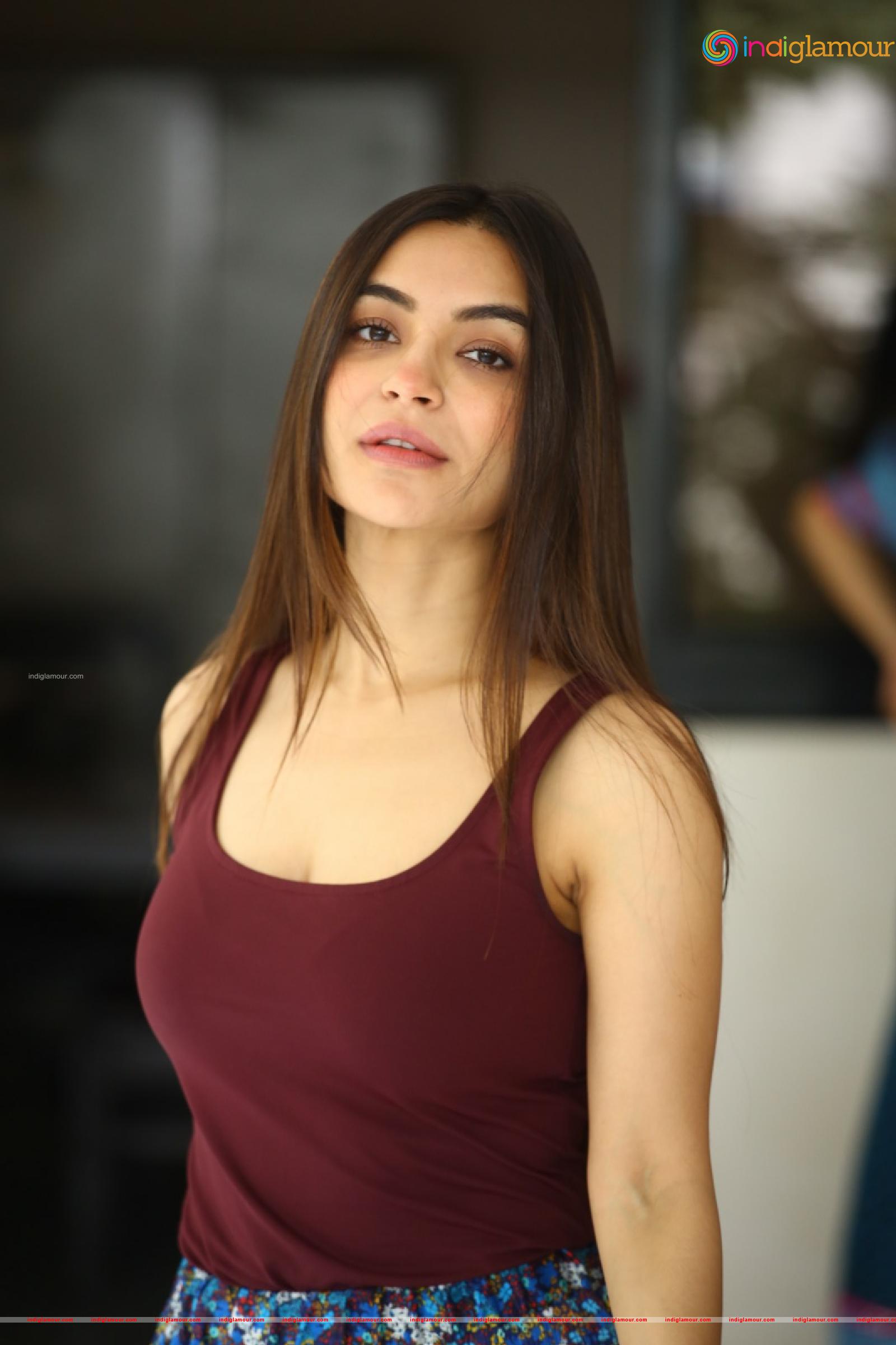 Nikkesha Actress hd photo