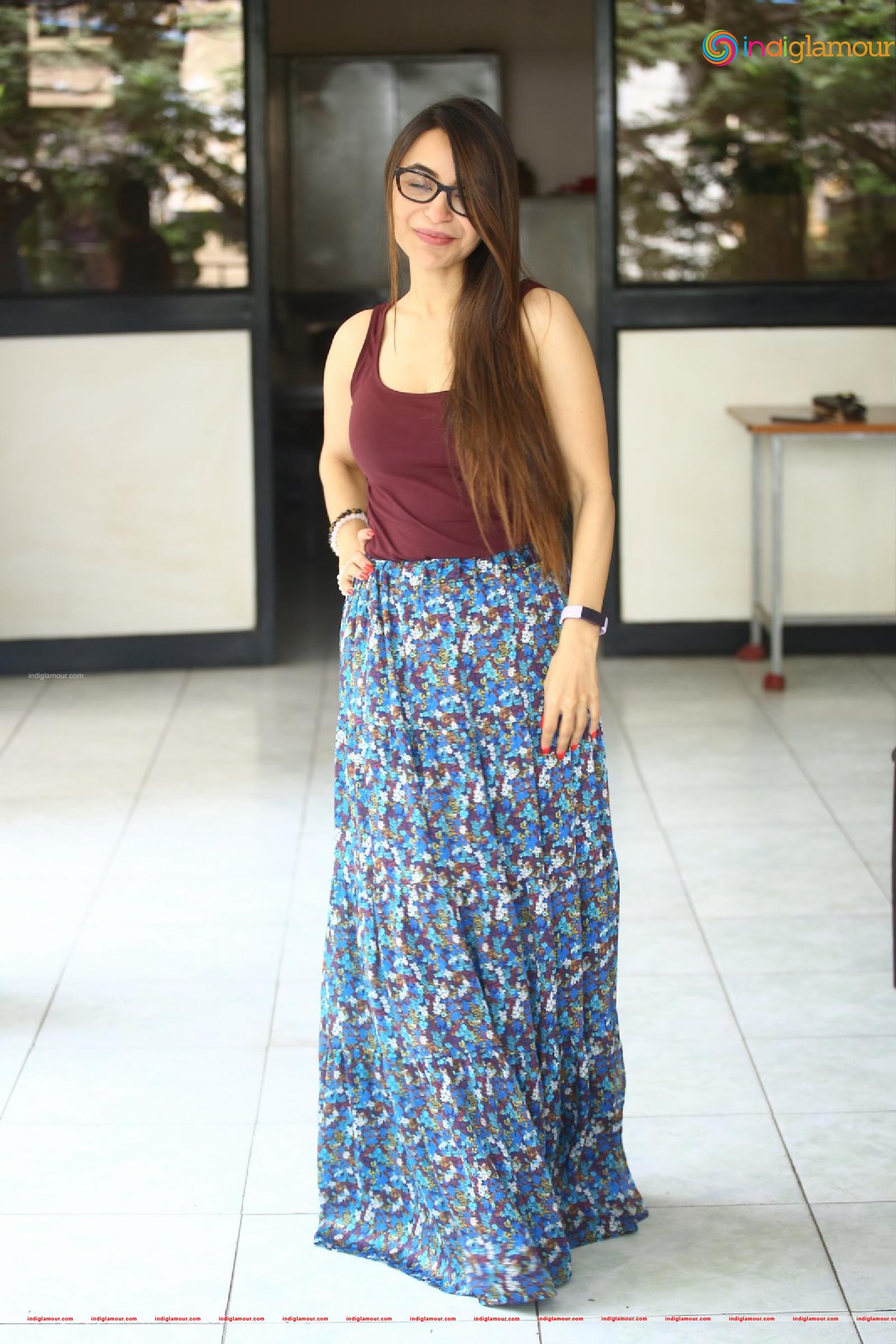 Nikkesha Actress hd photo