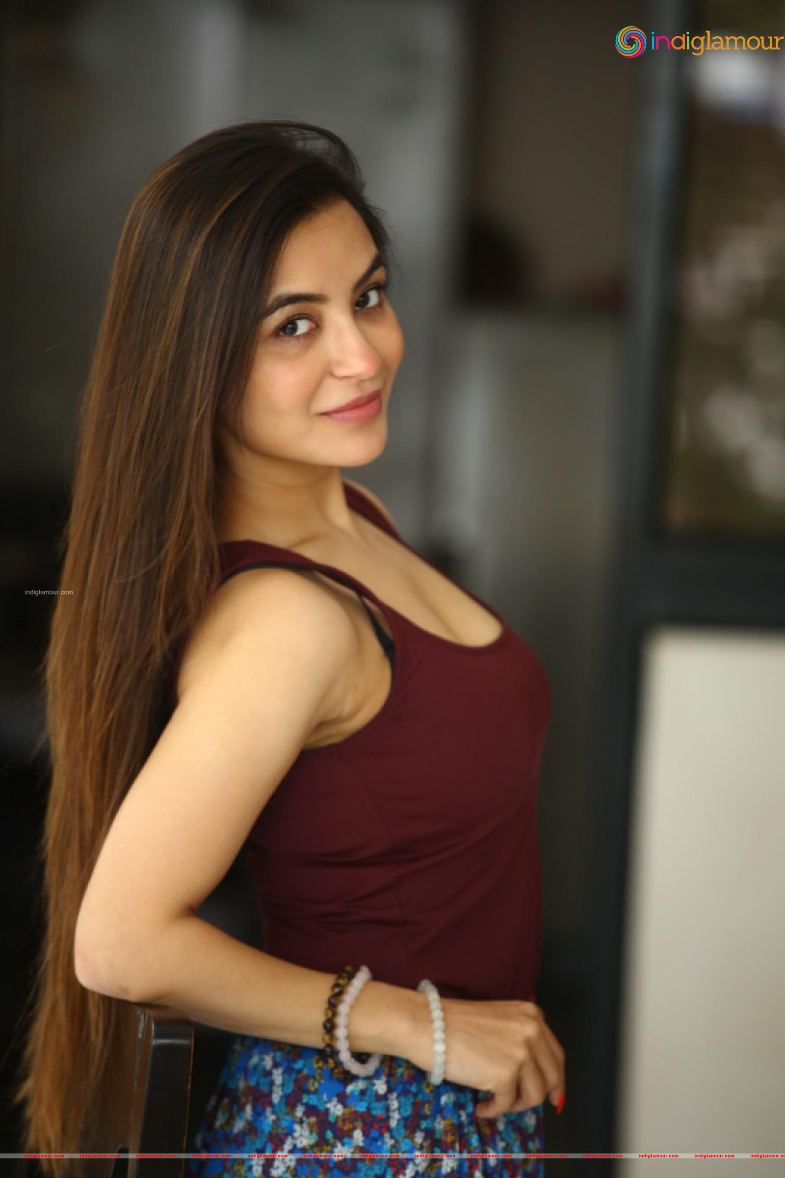 Nikkesha Actress hd photo