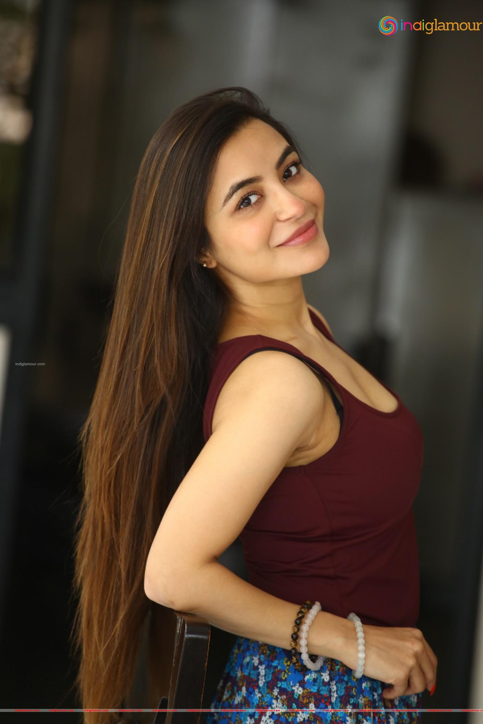 Nikkesha Actress hd photo