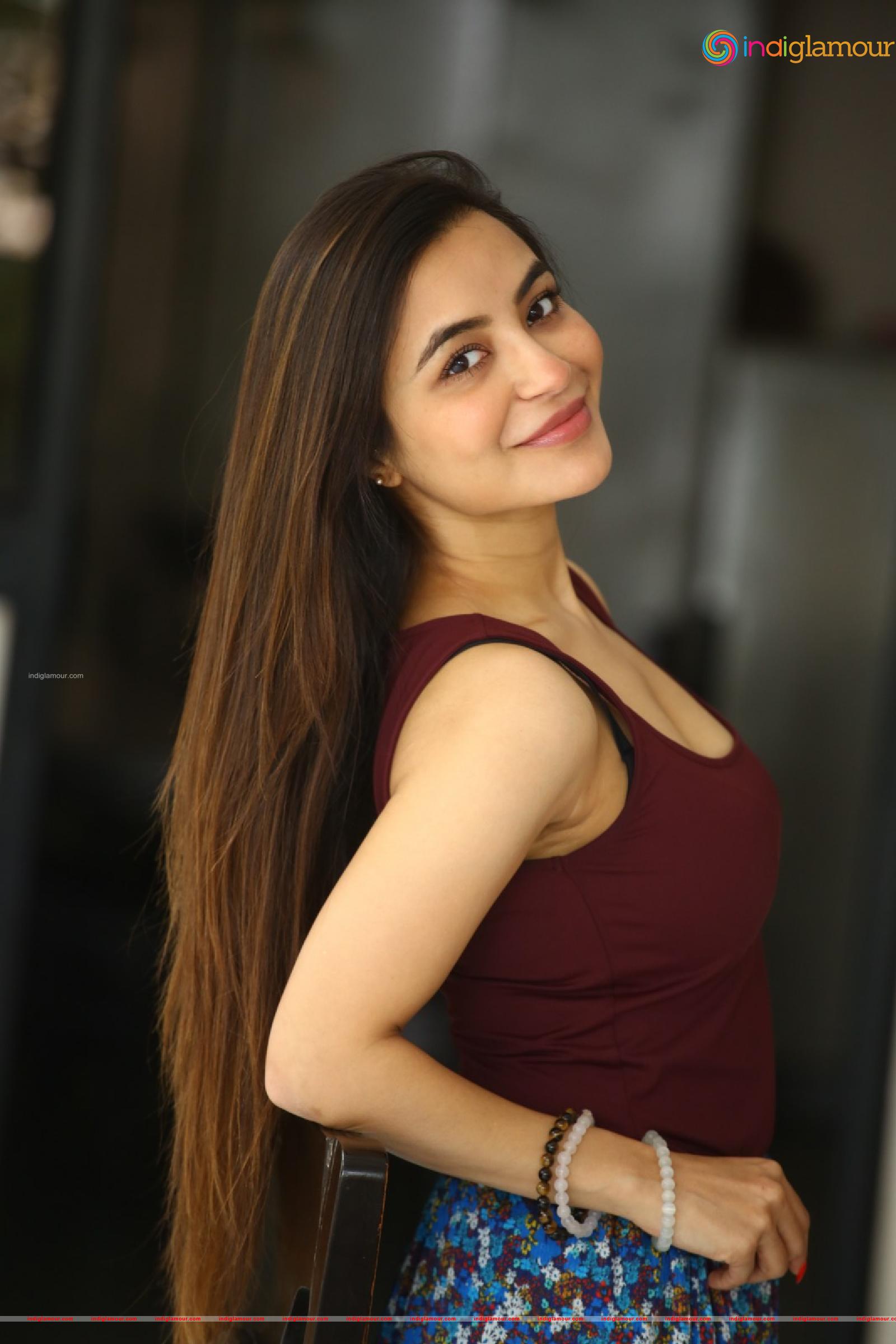 Nikkesha Actress hd photo