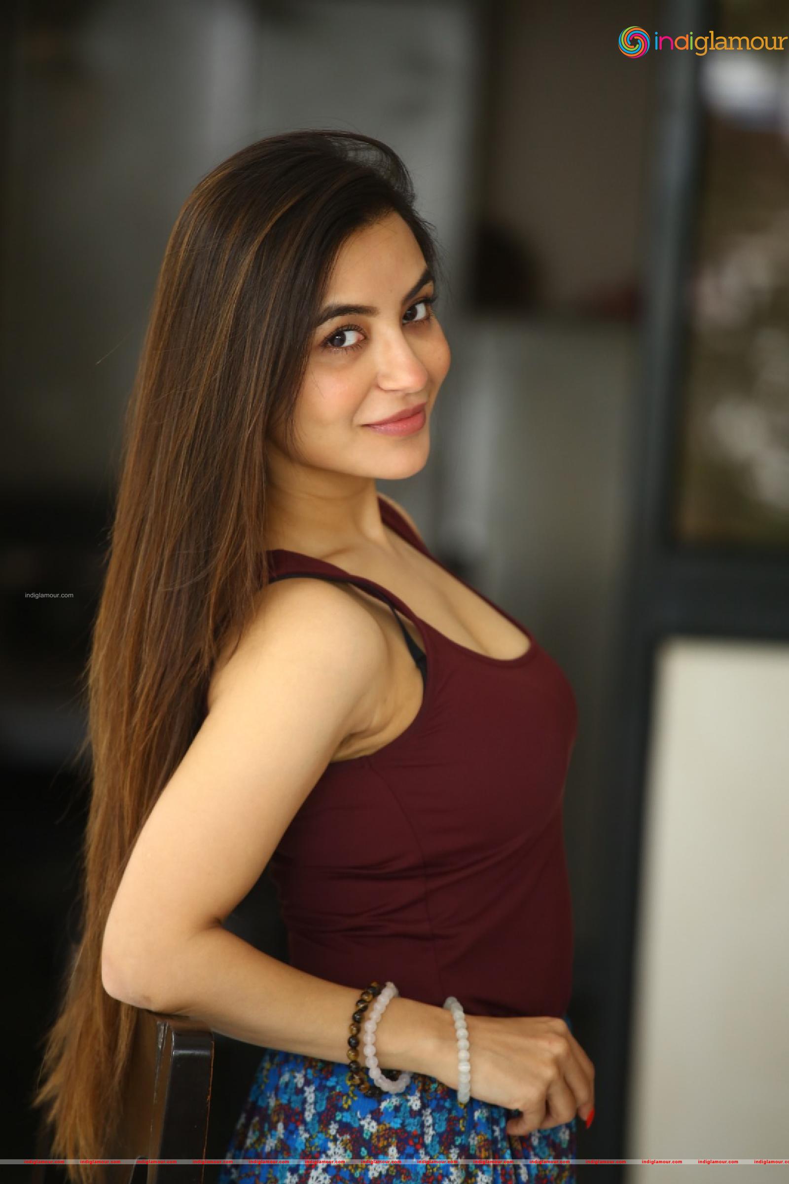 Nikkesha Actress hd photo