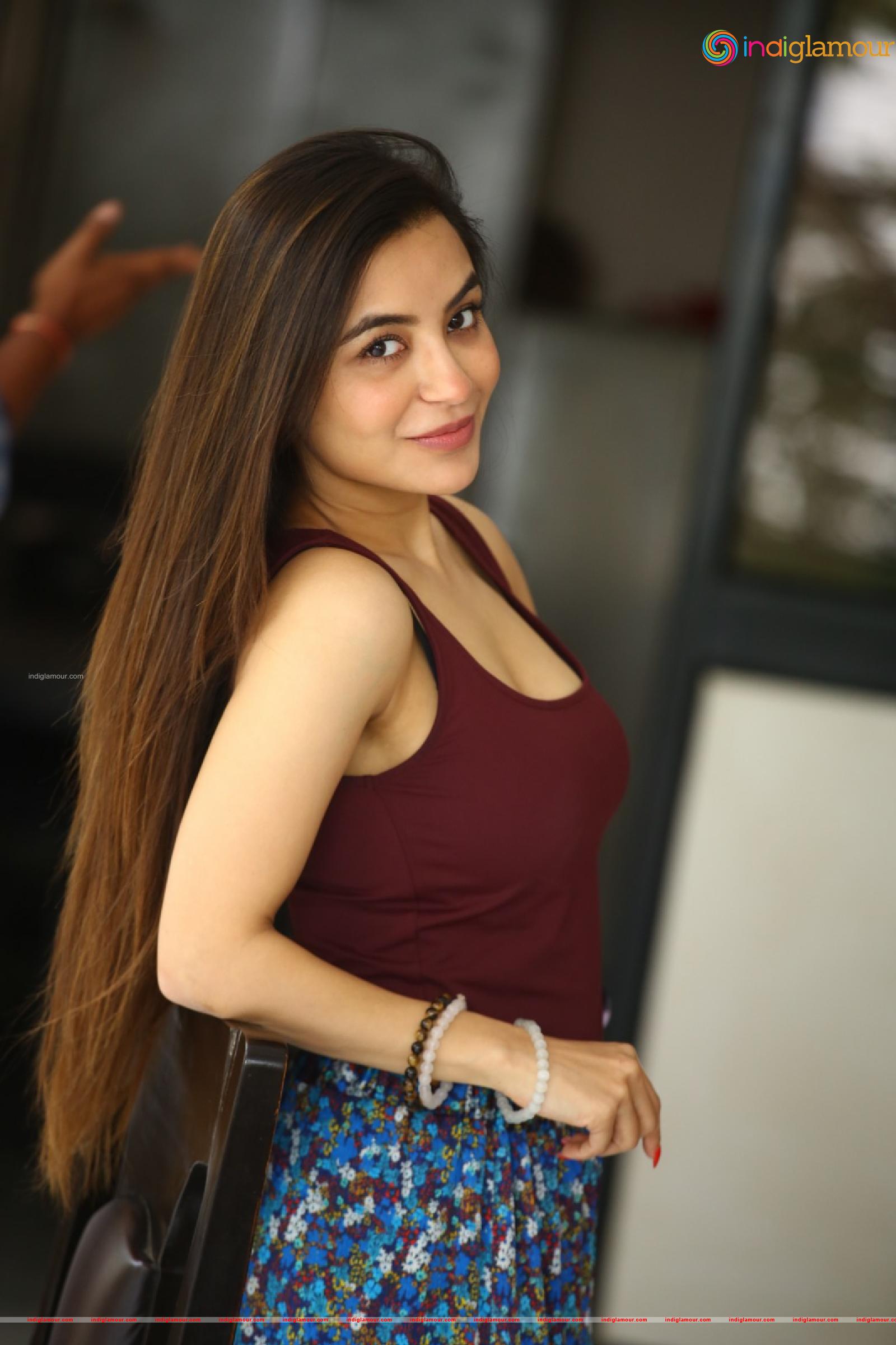 Nikkesha Actress hd photo