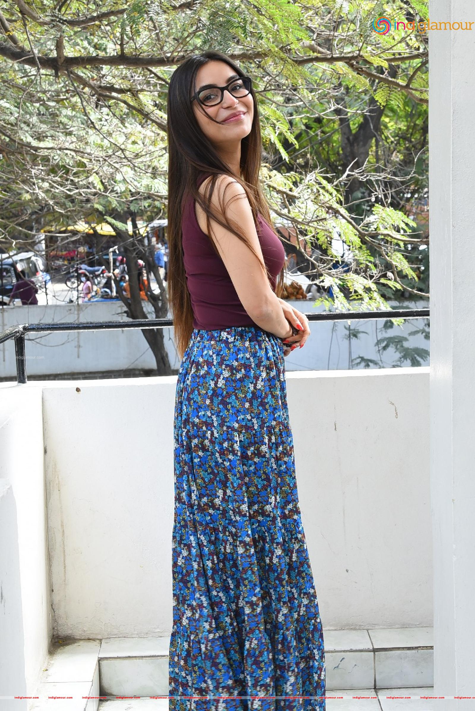 Nikkesha Actress hd photo