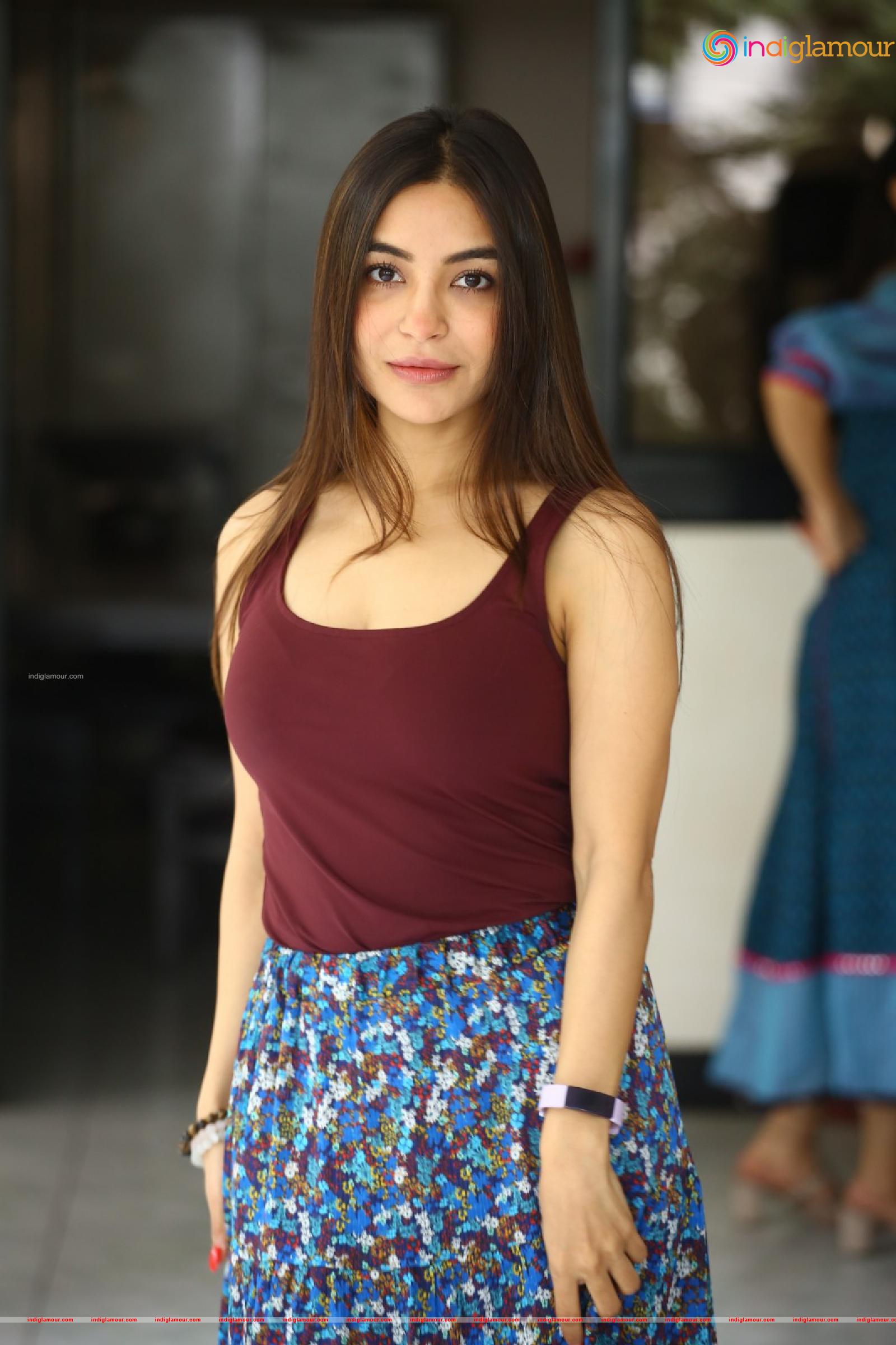 Nikkesha Actress hd photo