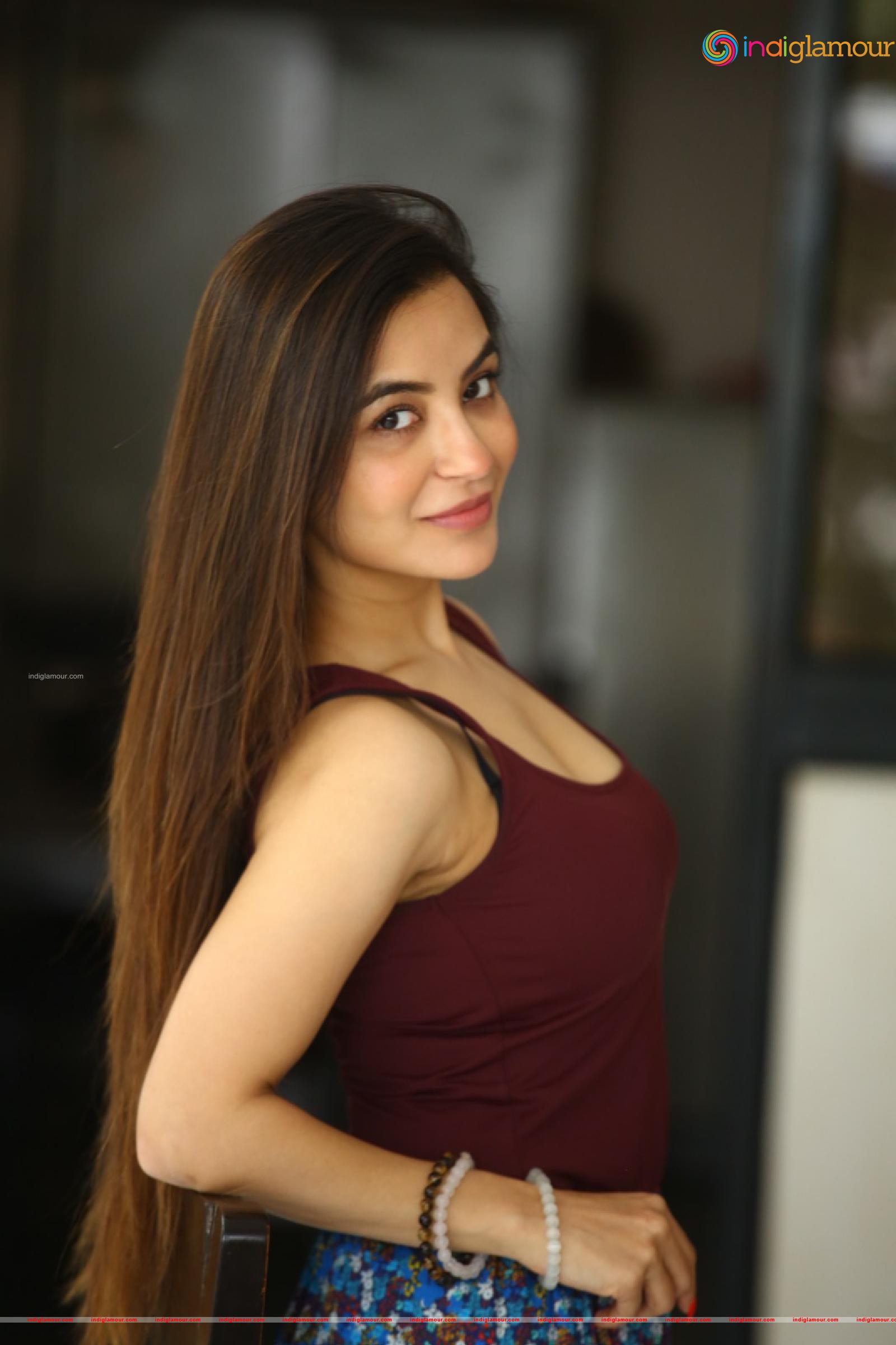 Nikkesha Actress hd photo