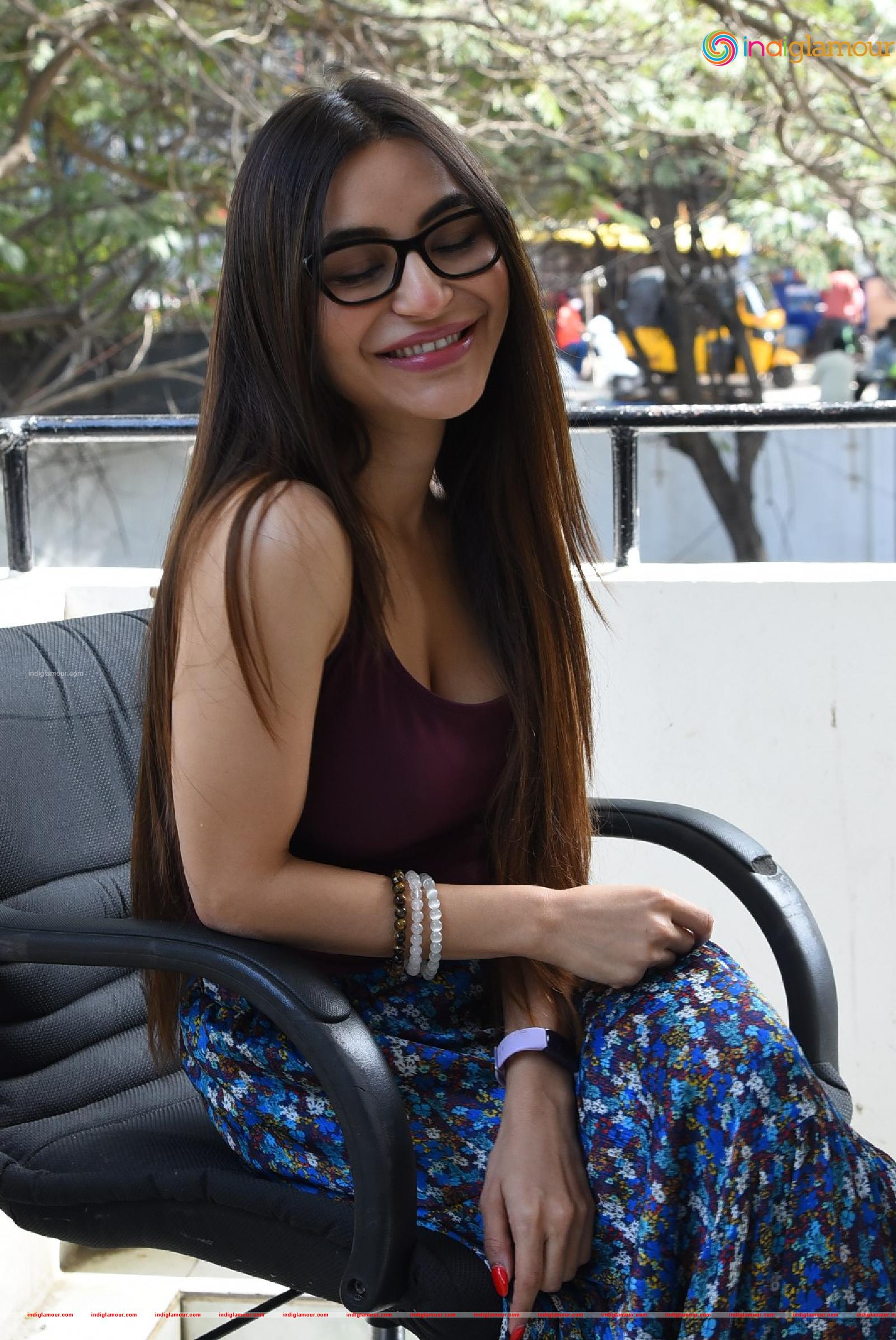 Nikkesha Actress hd photo