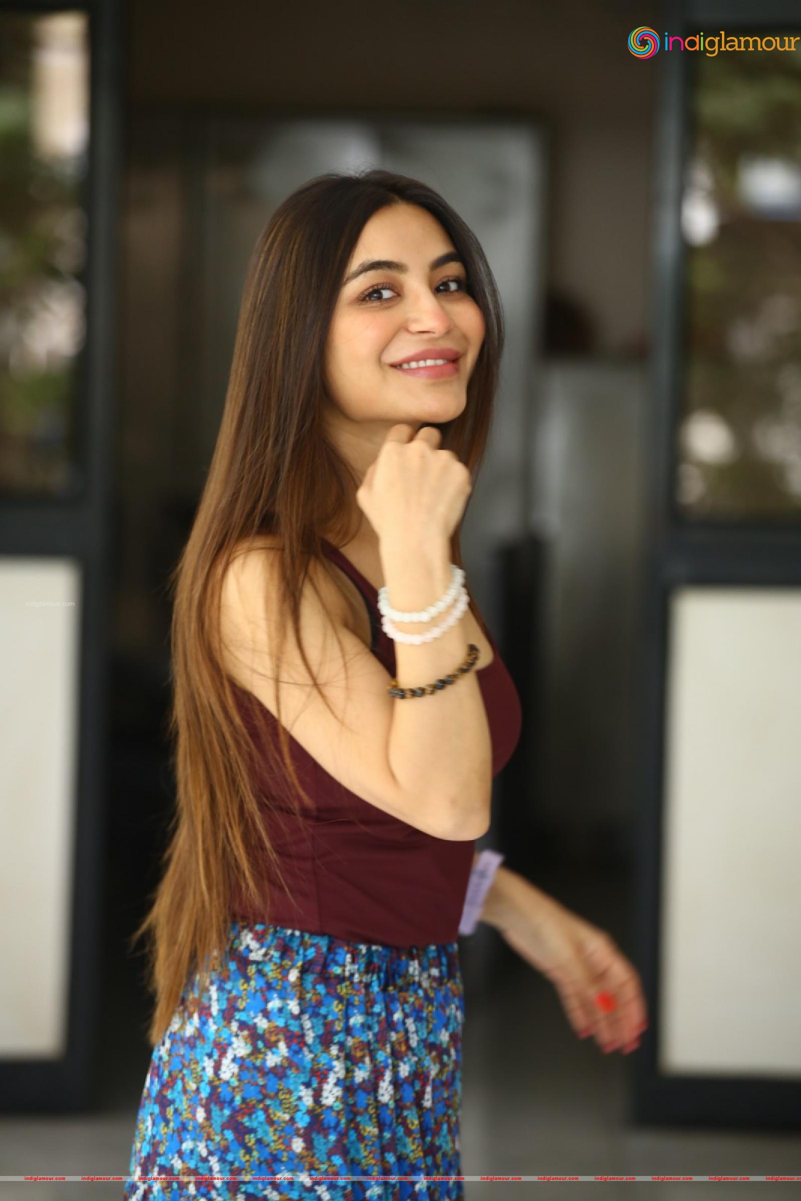 Nikkesha Actress hd photo