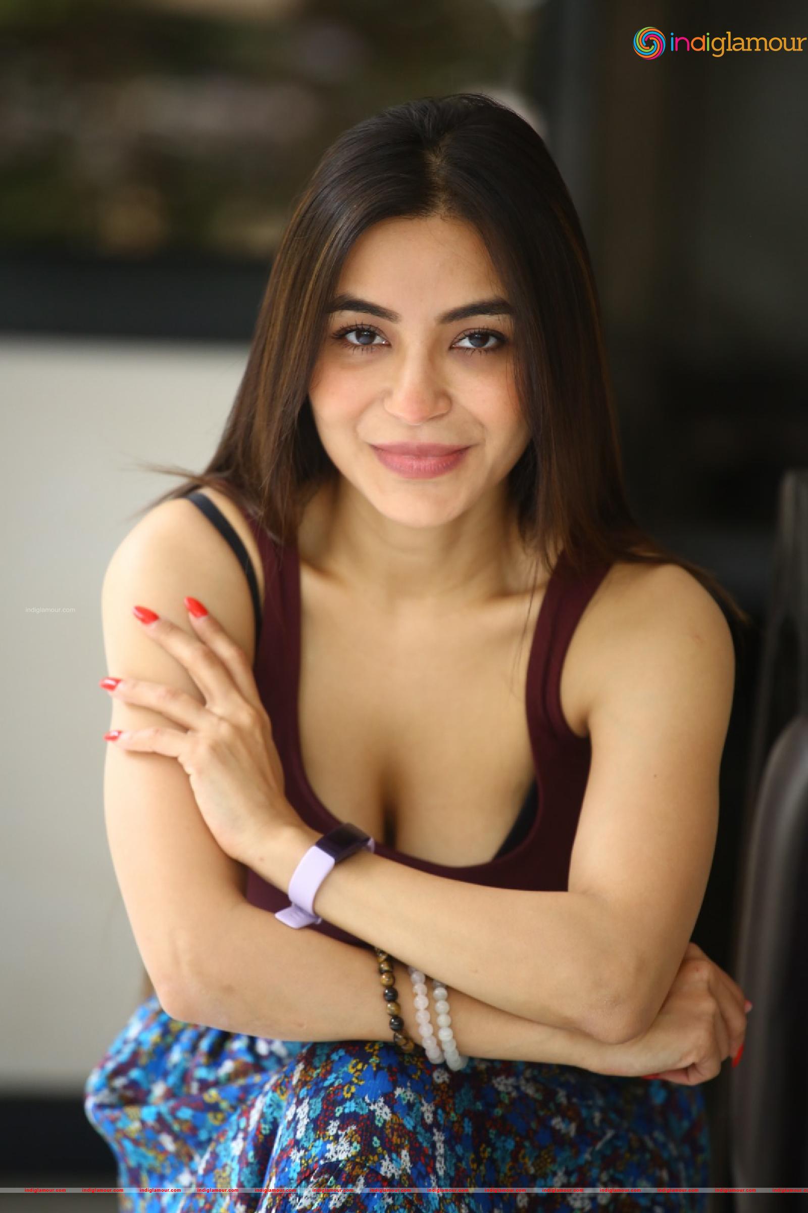 Nikkesha Actress hd photo