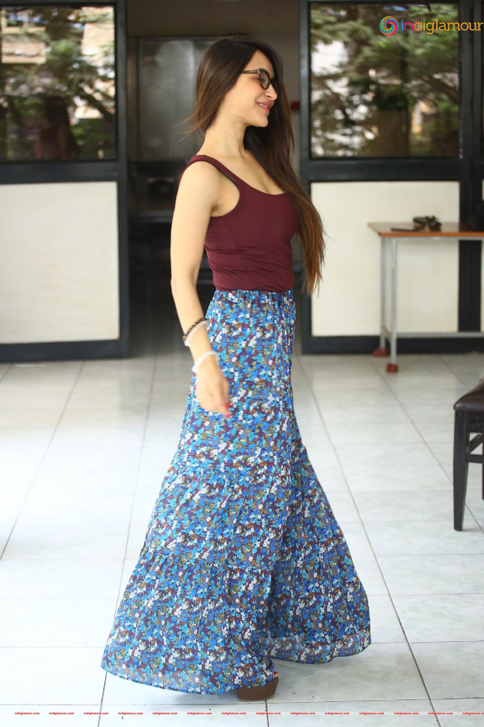 Nikkesha Actress hd photo