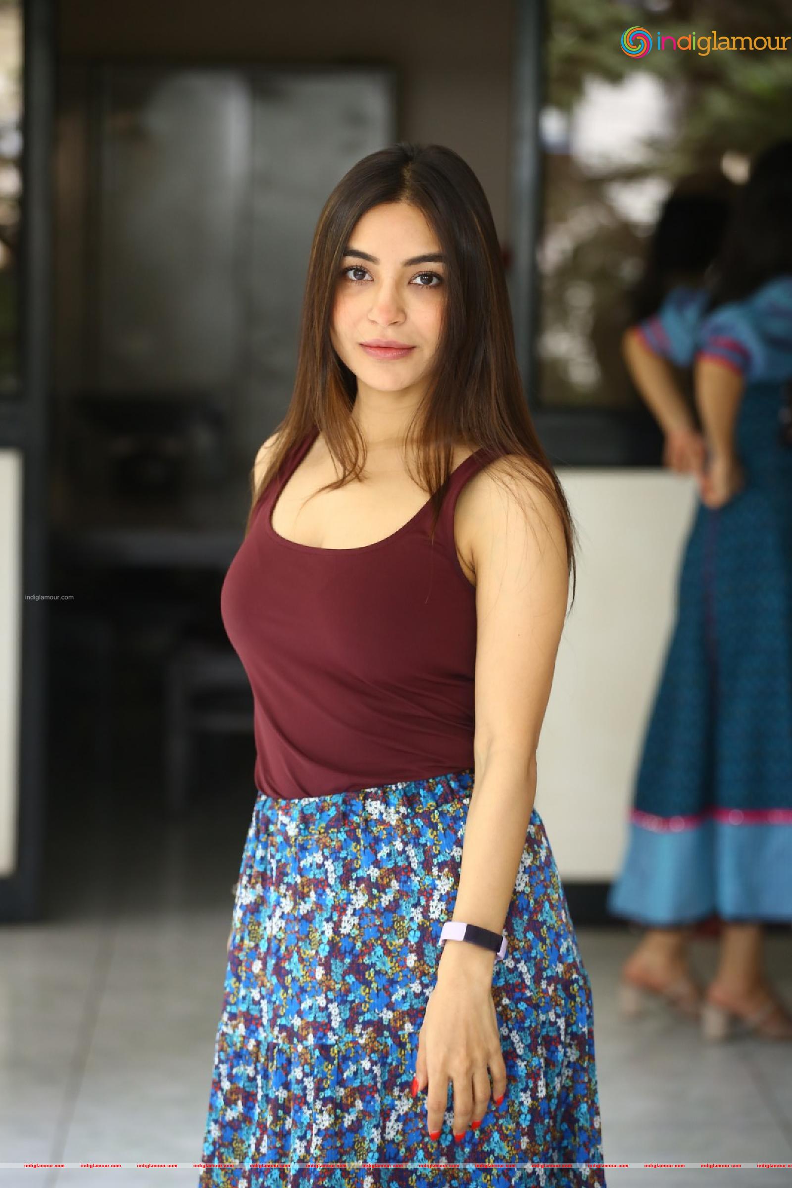 Nikkesha Actress hd photo