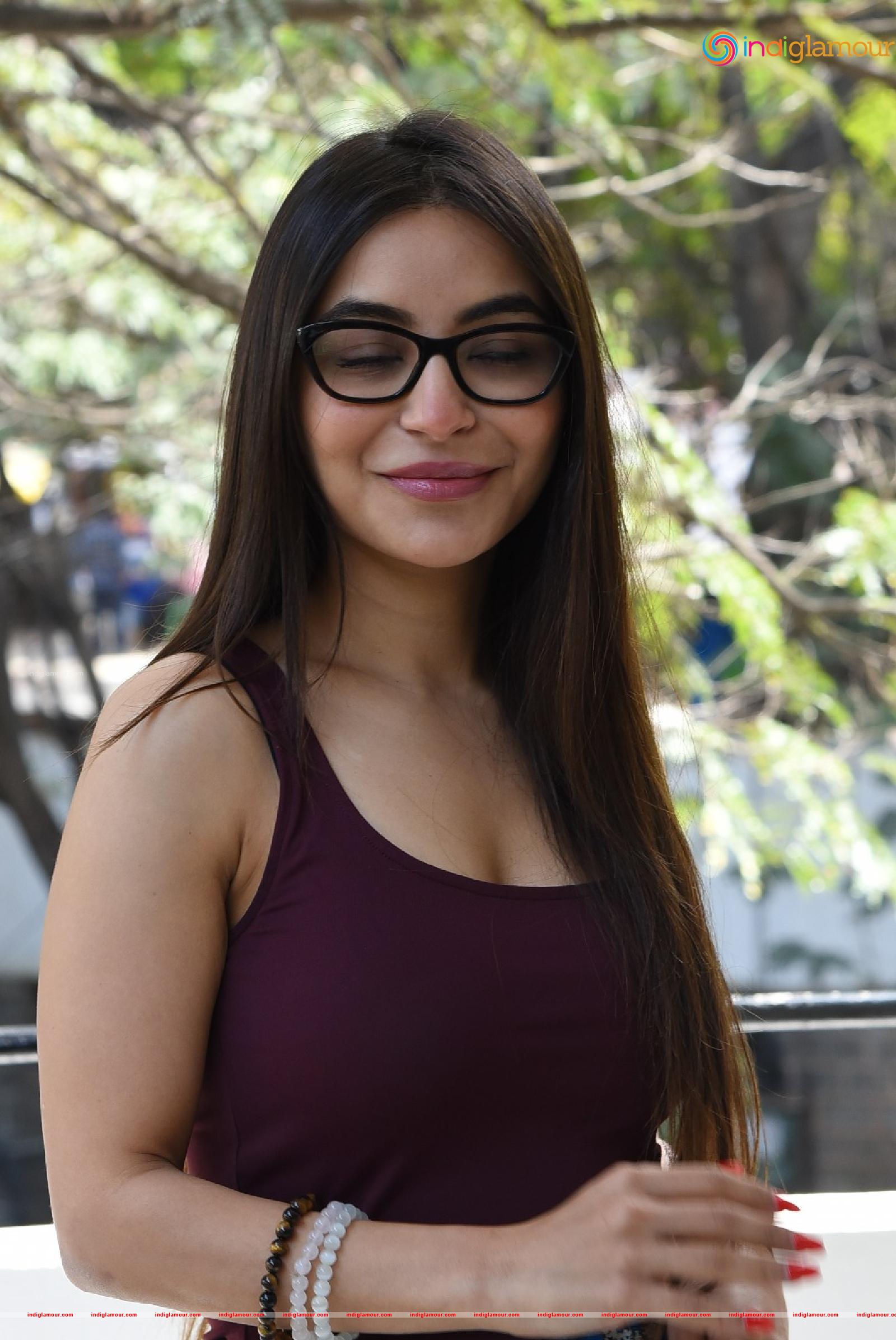 Nikkesha Actress hd photo