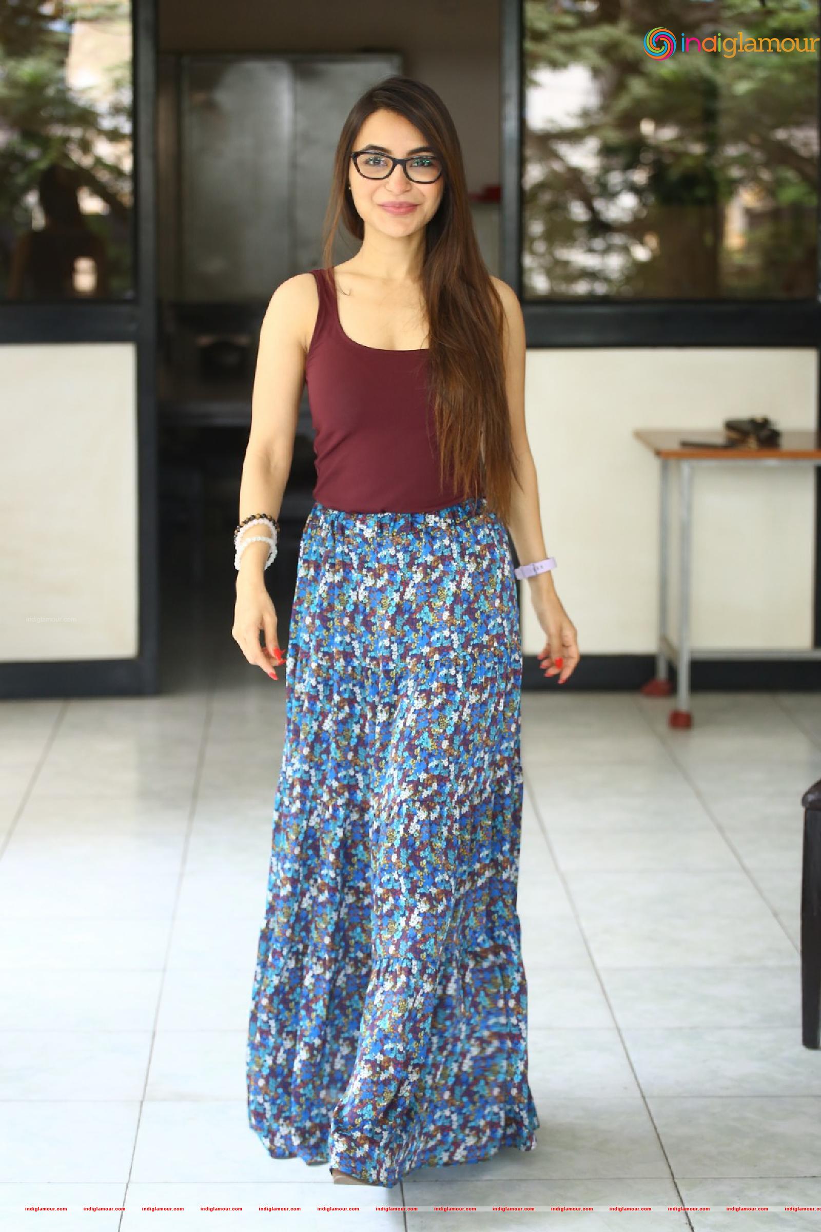 Nikkesha Actress hd photo