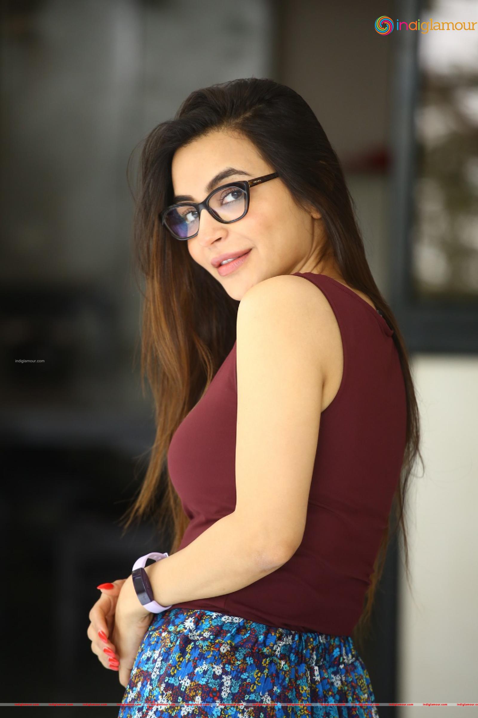 Nikkesha Actress hd photo