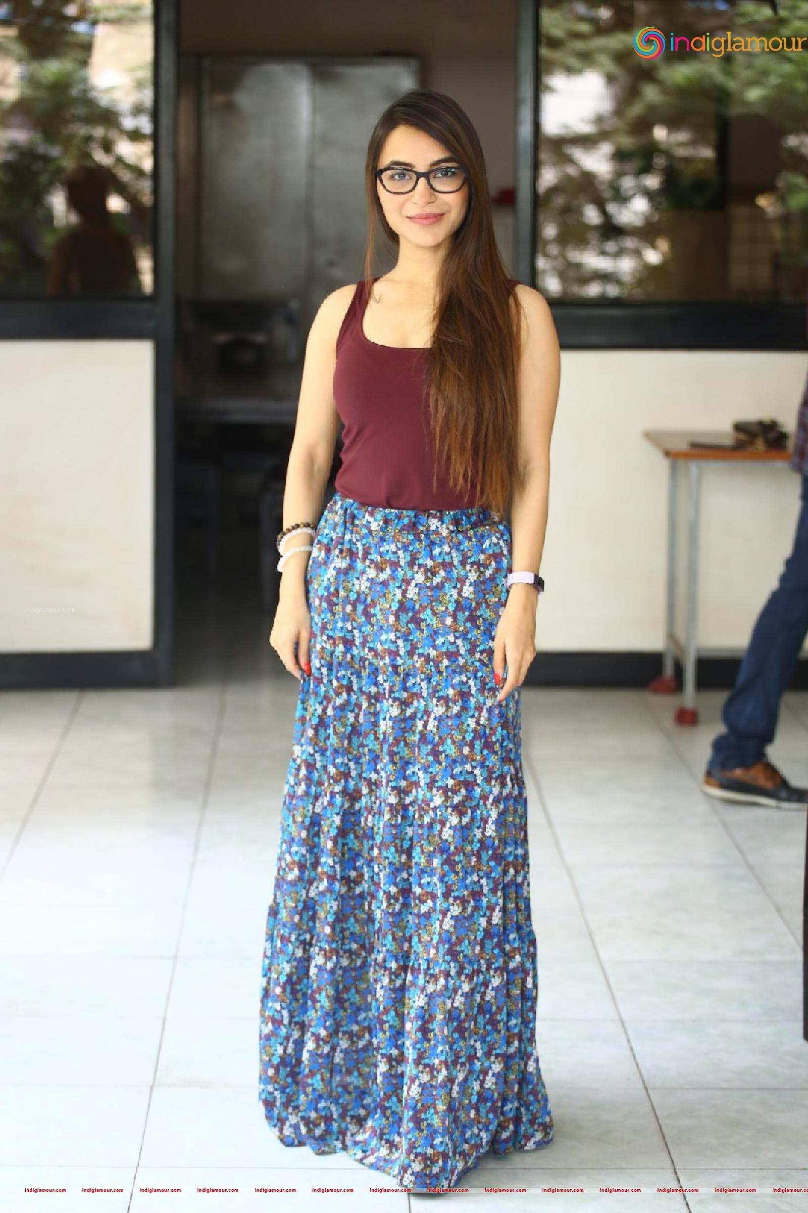 Nikkesha Actress hd photo