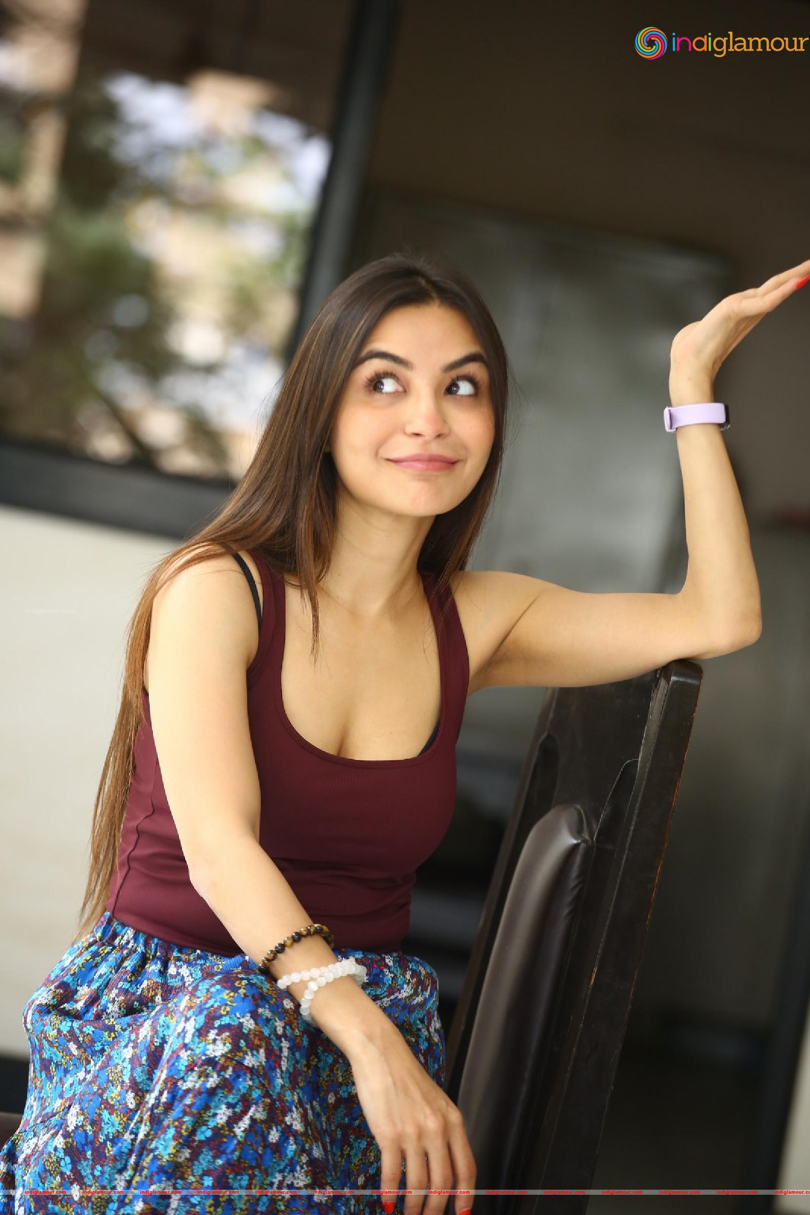 Nikkesha Actress hd photo