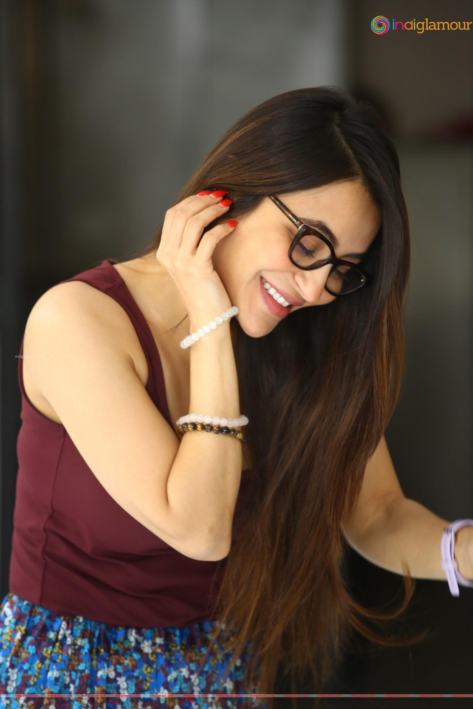 Nikkesha Actress hd photo