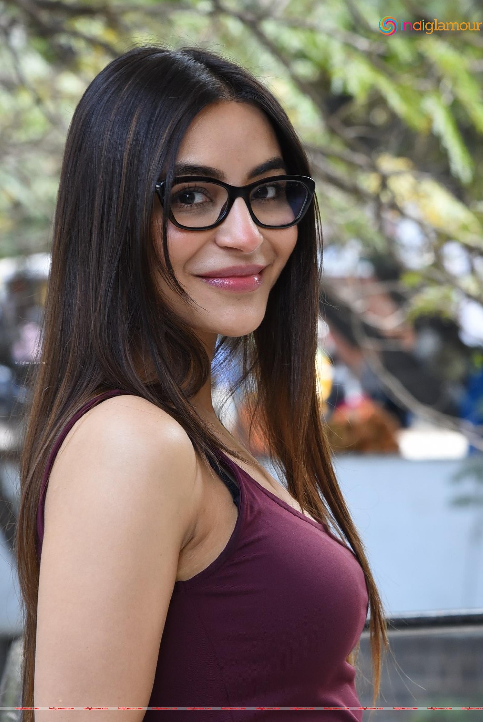 Nikkesha Actress hd photo