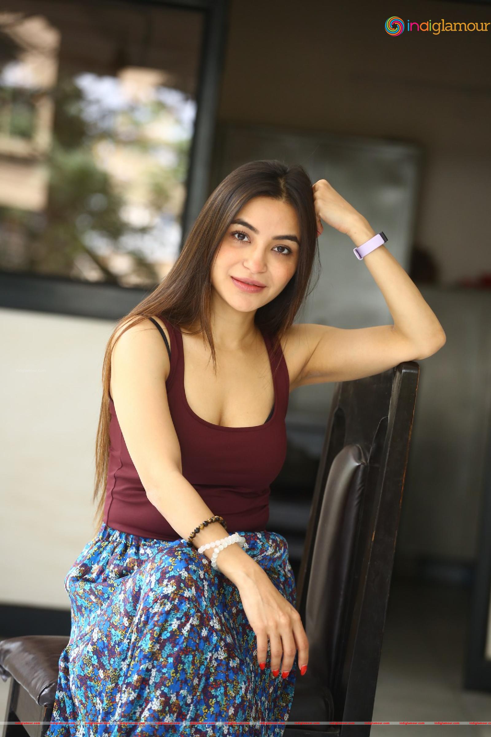 Nikkesha Actress hd photo
