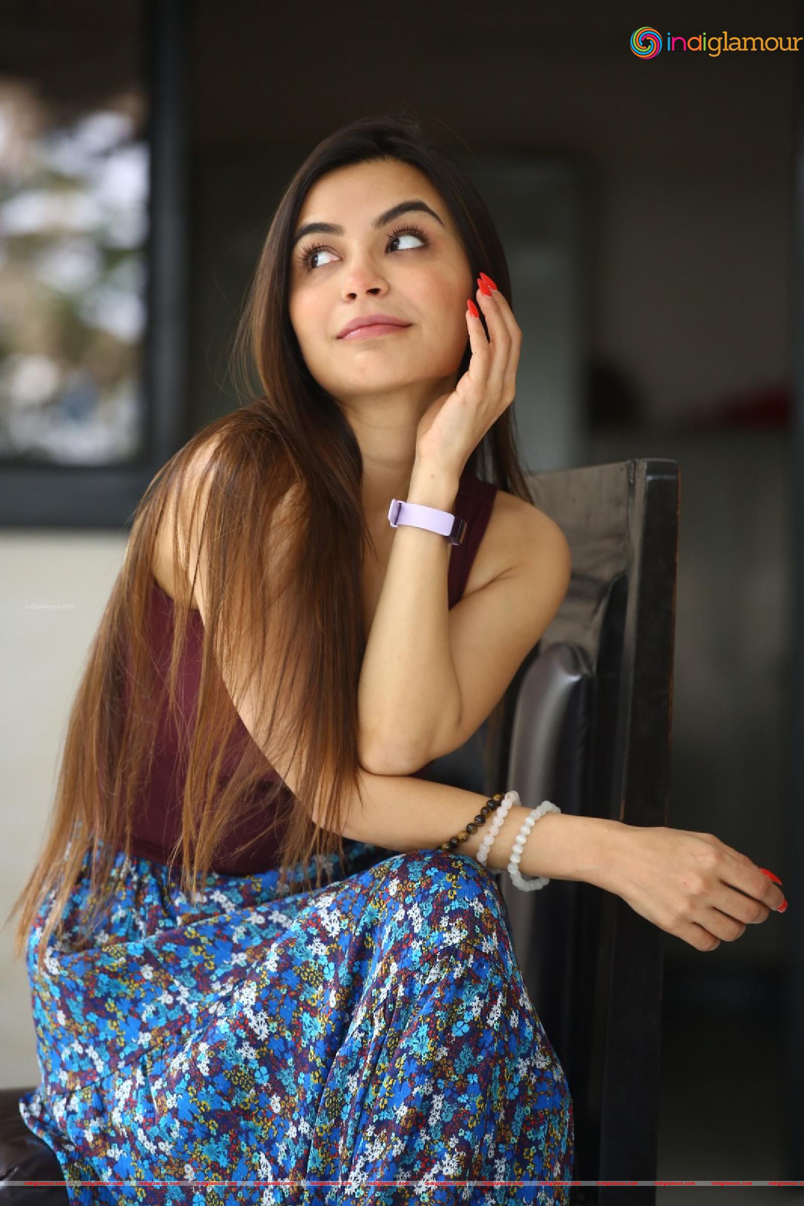 Nikkesha Actress hd photo