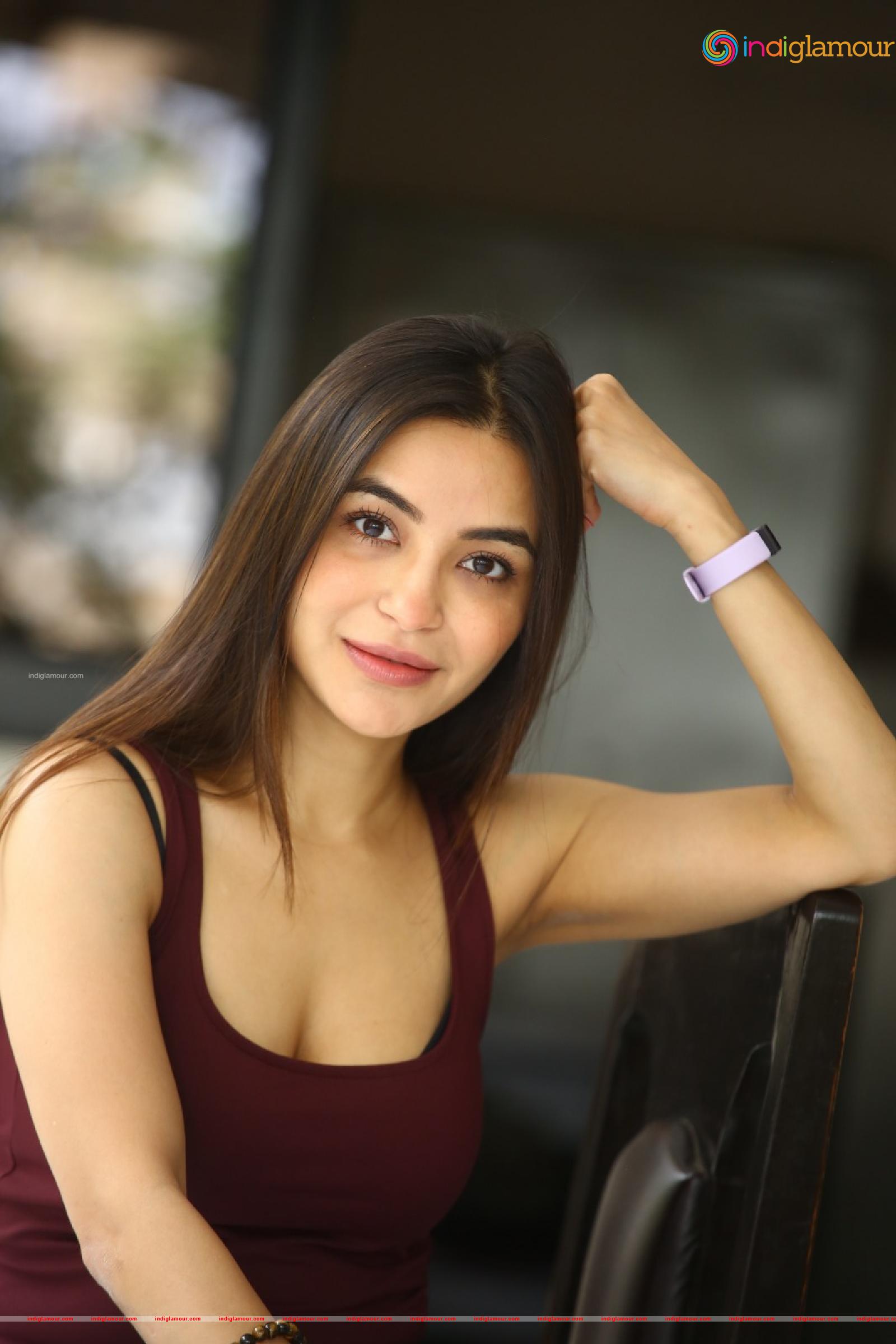 Nikkesha Actress hd photo