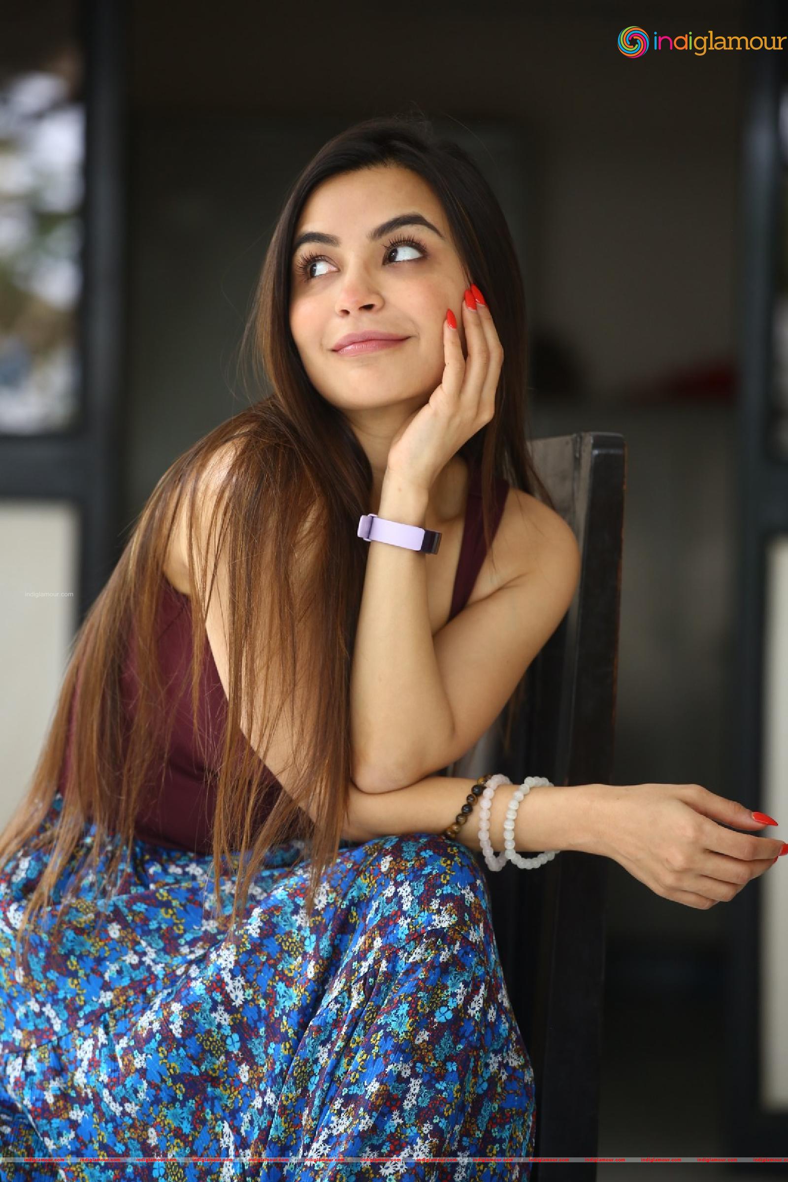 Nikkesha Actress hd photo