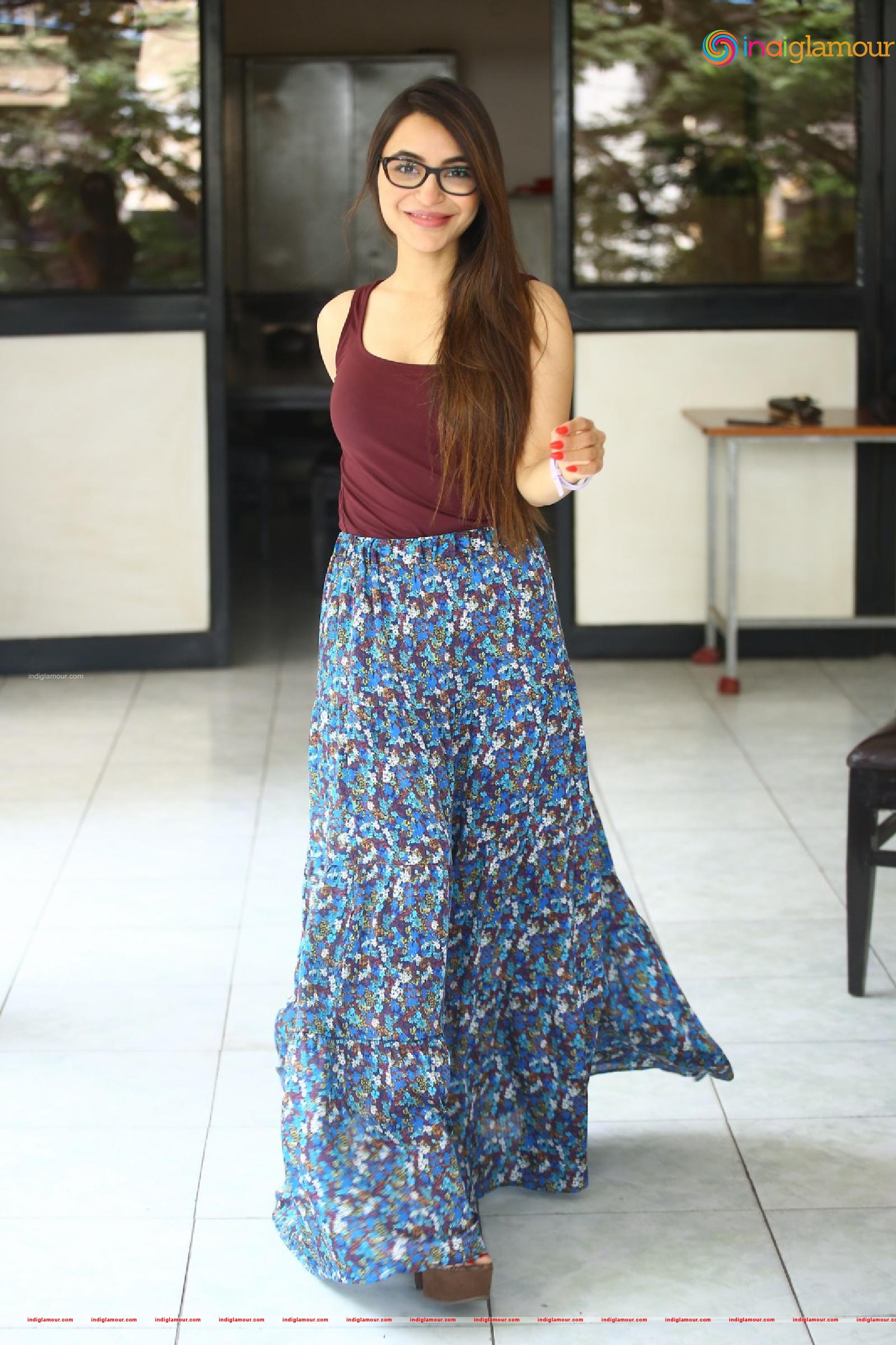 Nikkesha Actress hd photo