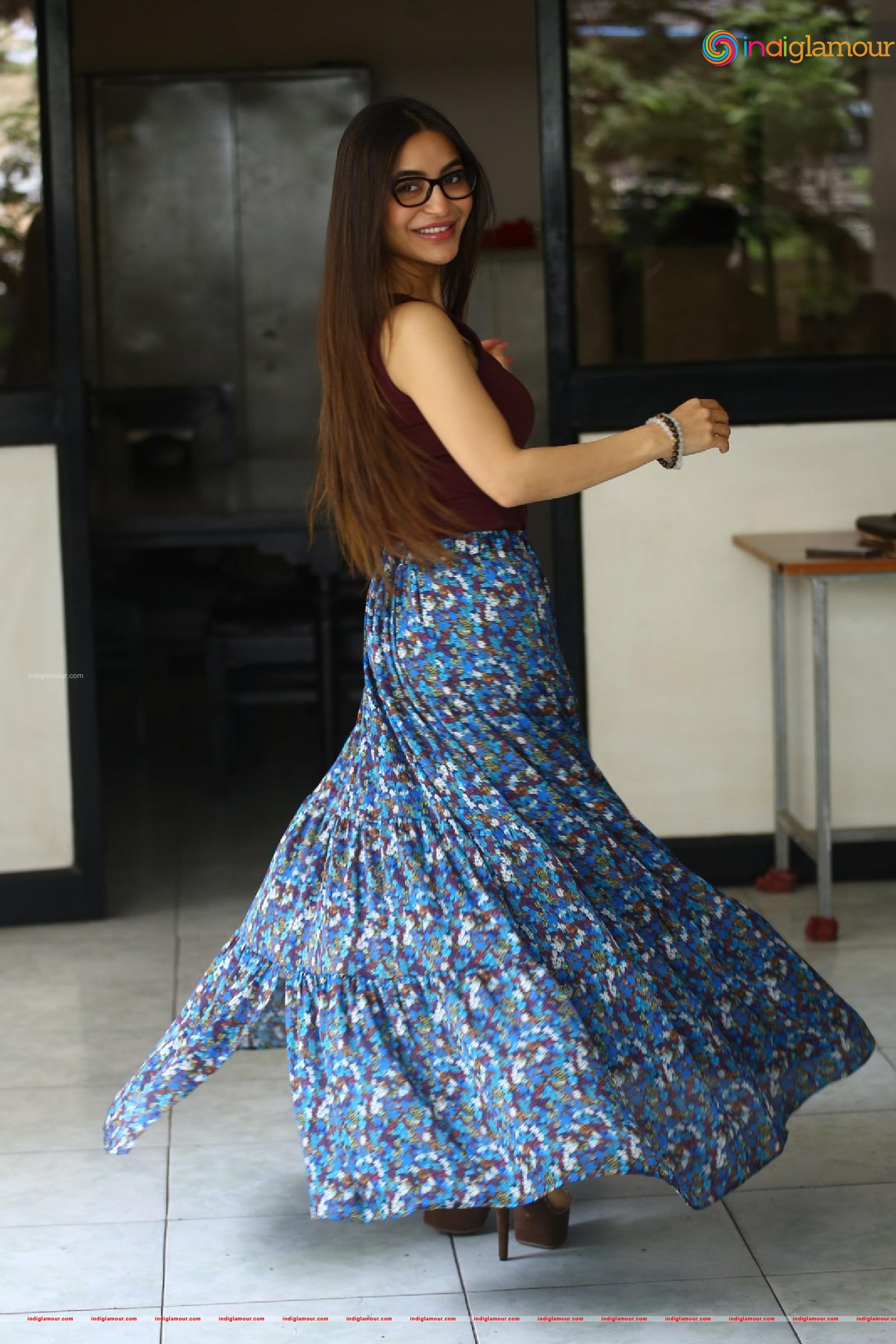 Nikkesha Actress hd photo