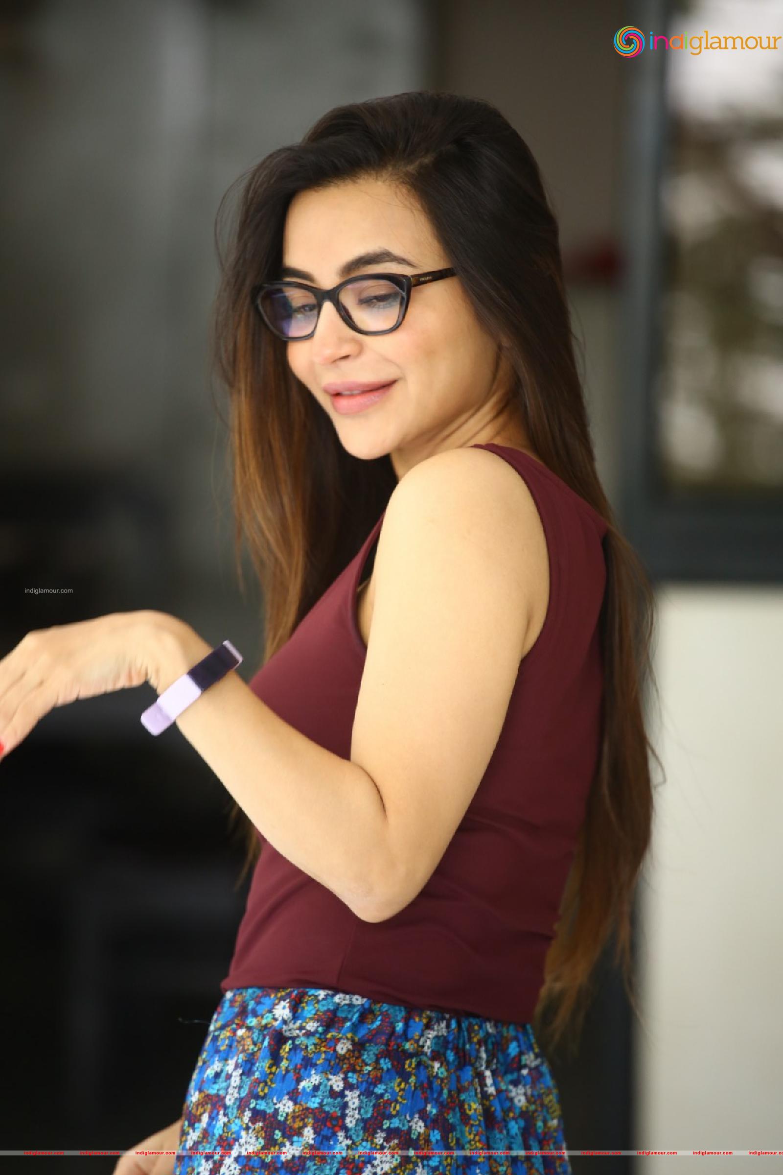 Nikkesha Actress hd photo