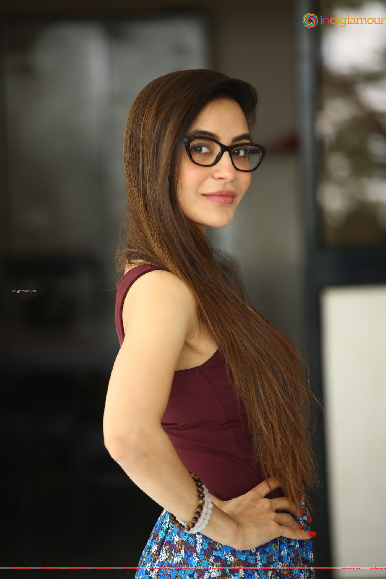 Nikkesha Actress hd photo