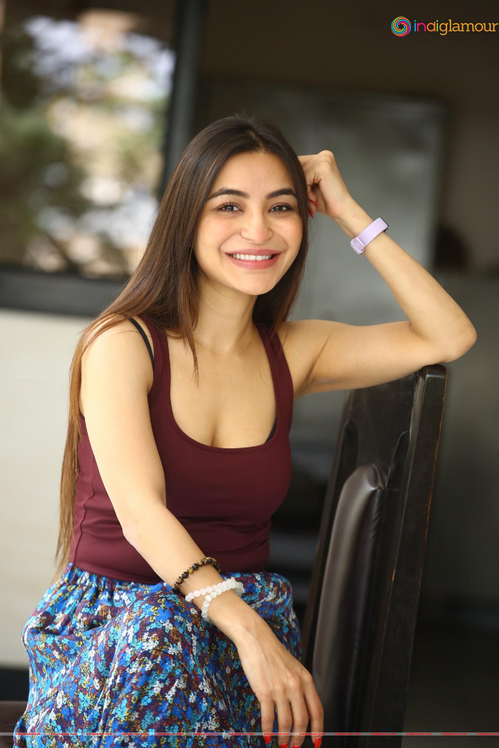 Nikkesha Actress hd photo